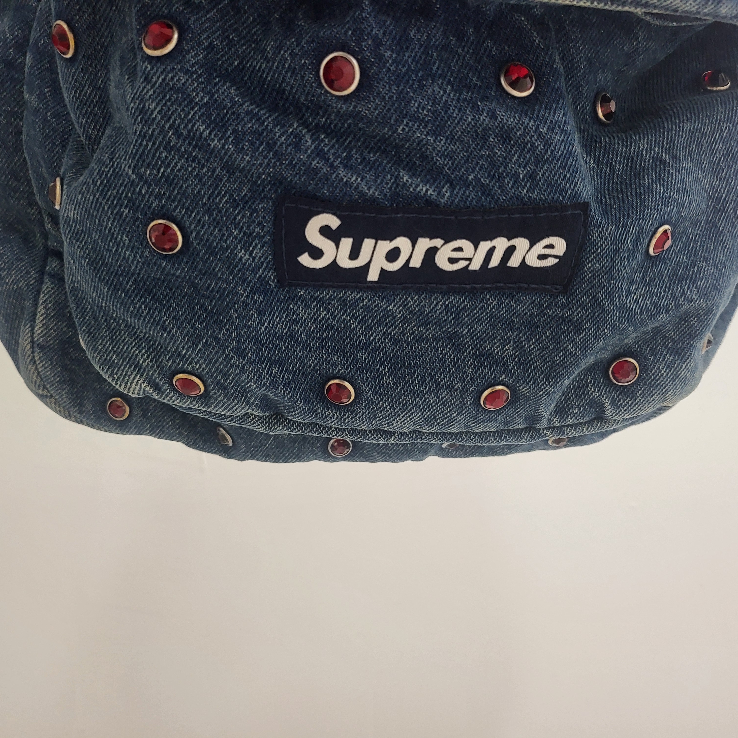Supreme x B.B. Simon Denim Backpack Washed Indigo - 25SS 착용 스타일