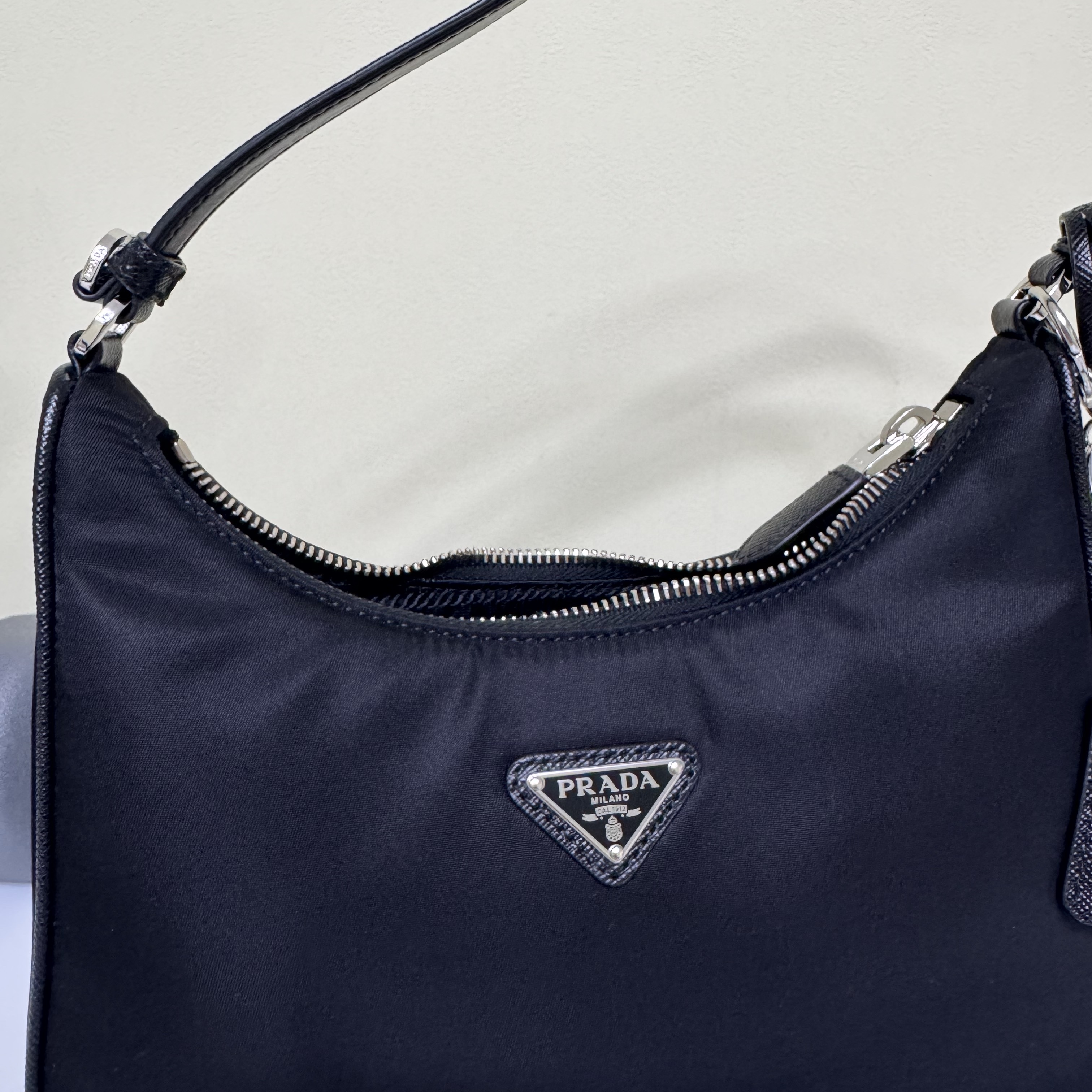 Prada Re-Edition 2005 Re-Nylon and Saffiano Mini Bag Black 착용 스타일