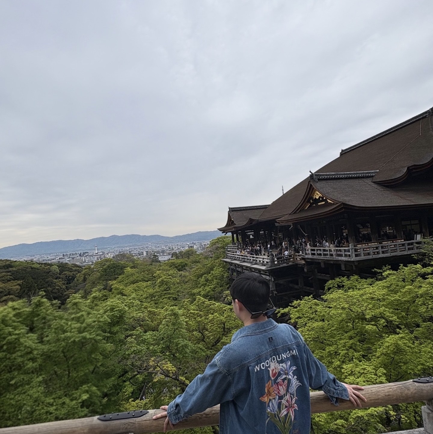 Wooyoungmi Flower Print Denim Shirt Blue - 24SS 착용 스타일