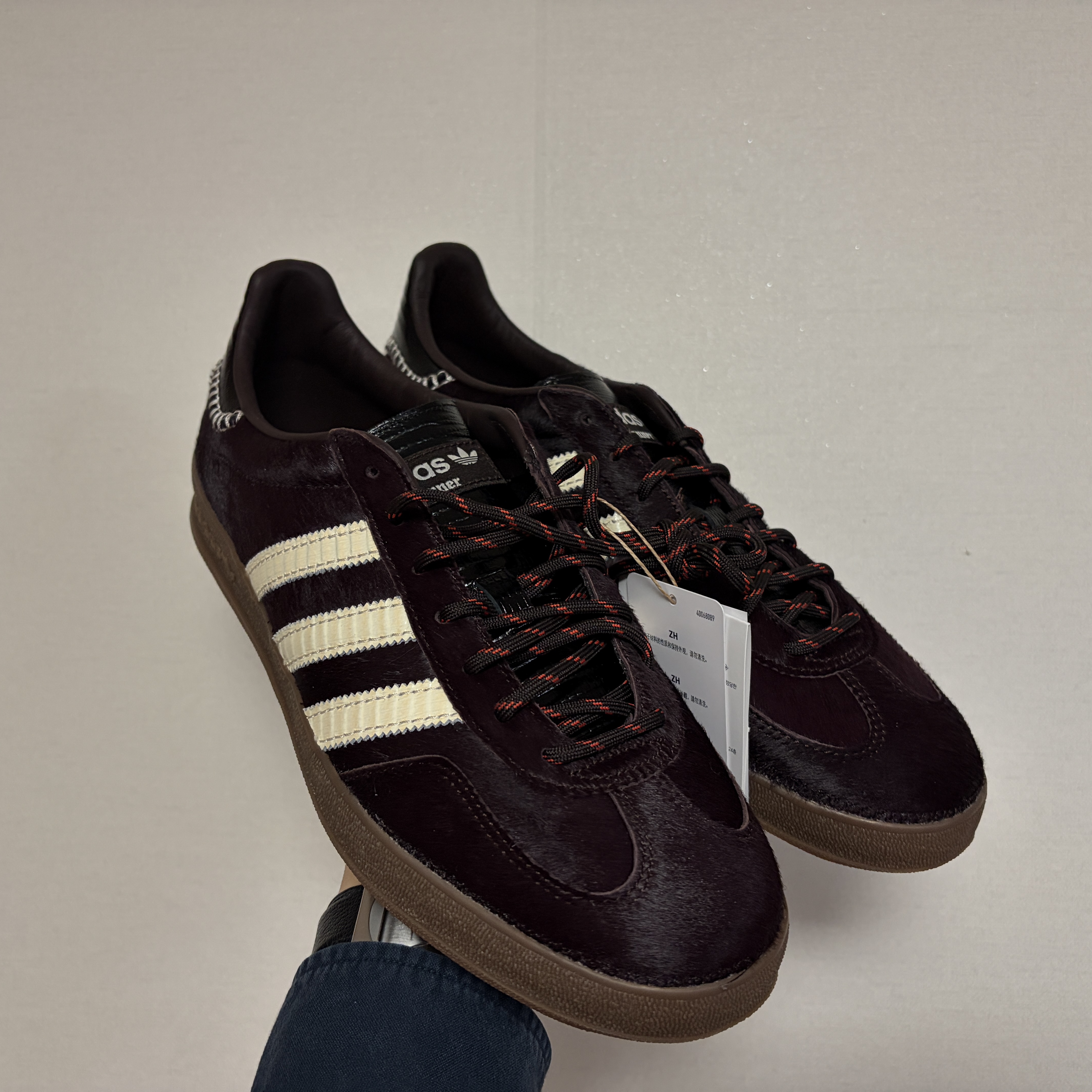 Adidas x Wales Bonner Gazelle Pony Aurora Coffee Wonder White 착용 스타일 - 4