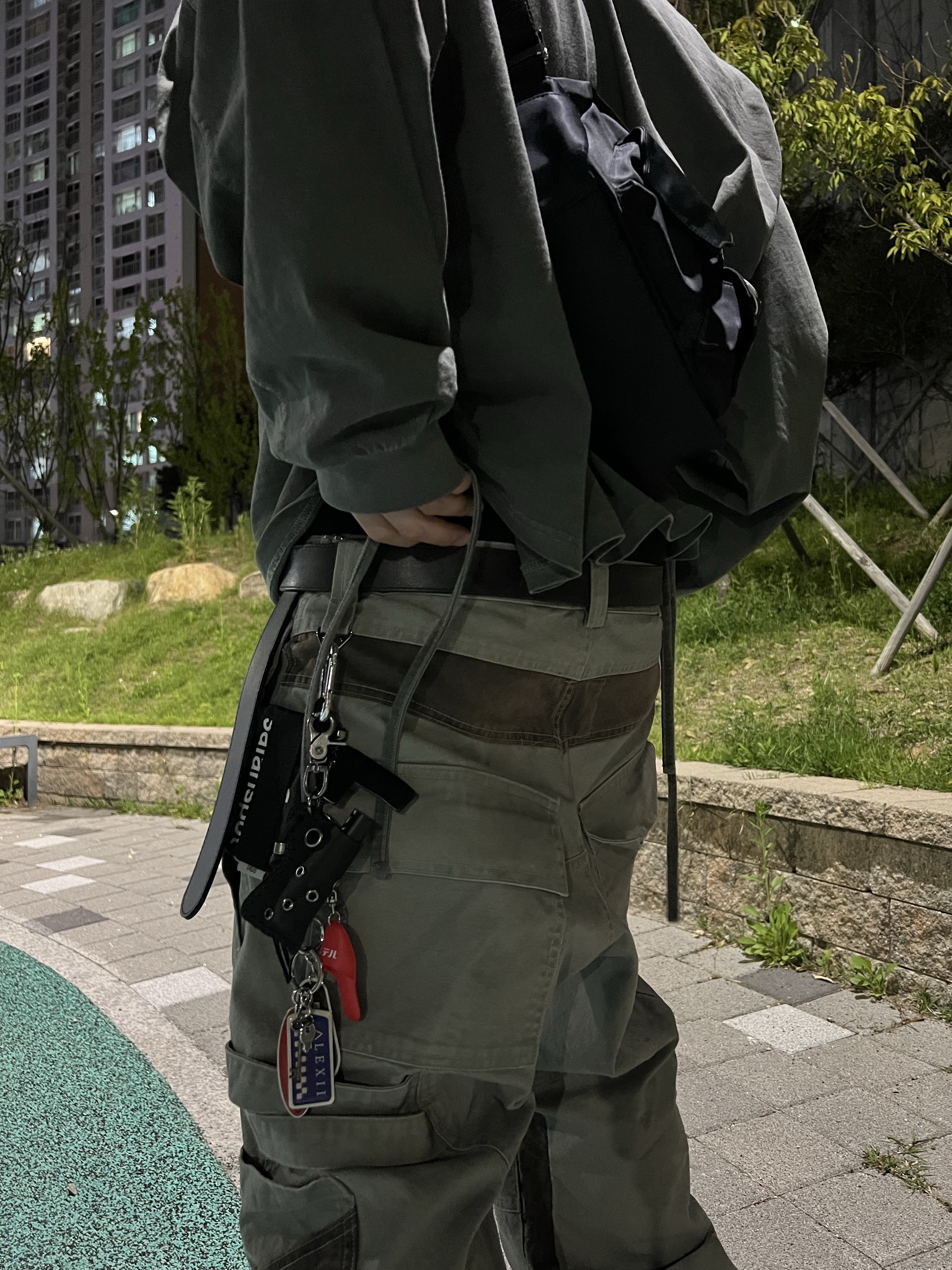 Wapworks Wp Military Shirring Crop Crewneck Khaki, Safarispot Basic Safari Keyring Card Wallet Black 착용 스타일 - 7