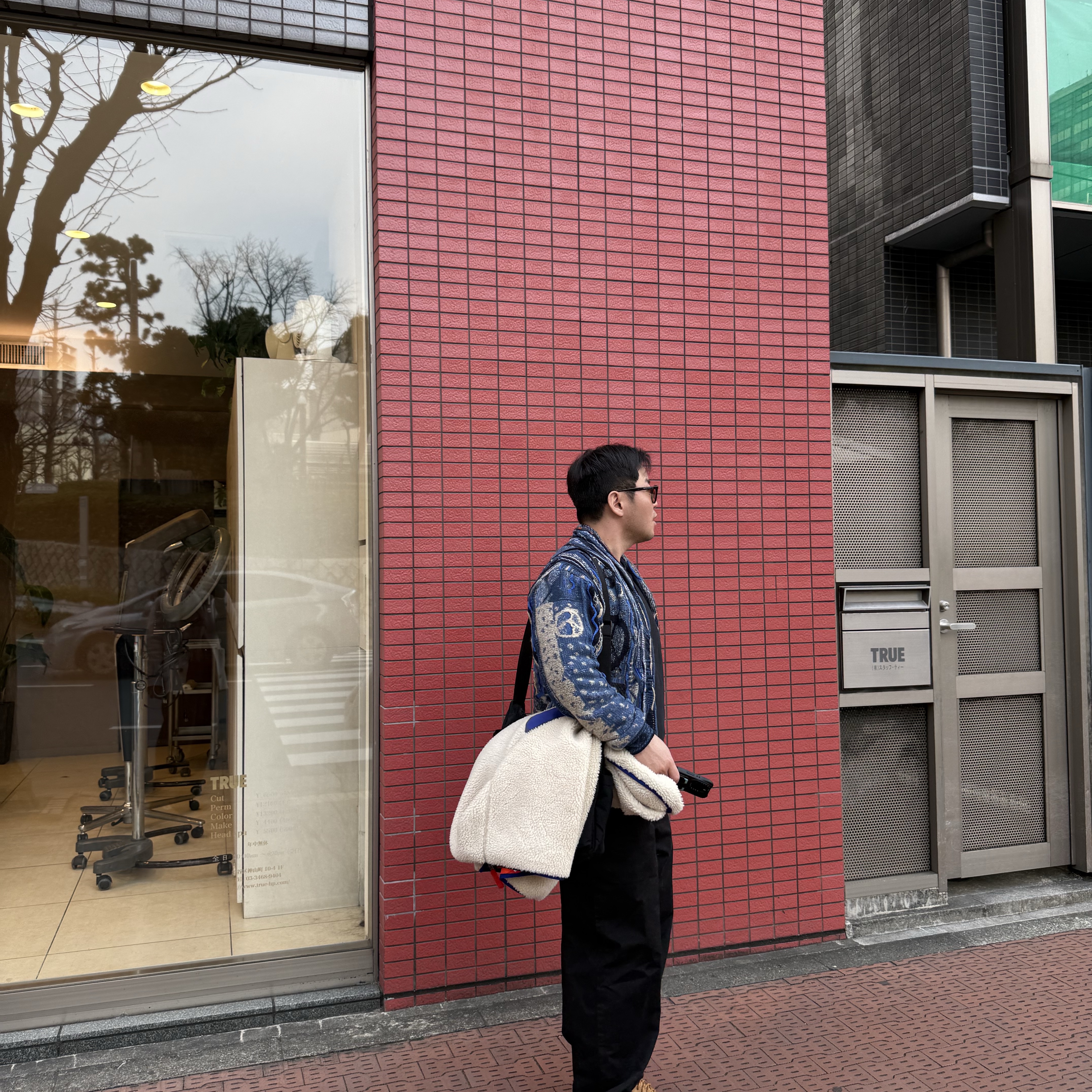 Kapital 7G Boro Gaudy Cardigan Navy, Patagonia Classic Retro-X Vest Dark Natural 착용 스타일 - 2