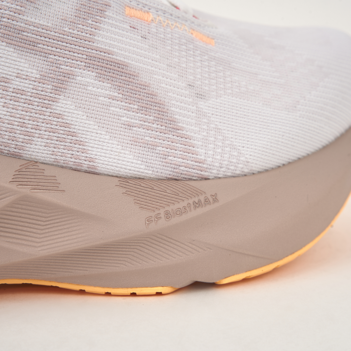 (W) 아식스 노바블라스트 5 화이트 펀 - D 와이드((W) Asics Novablast 5 White Fawn - D Wide) - 8