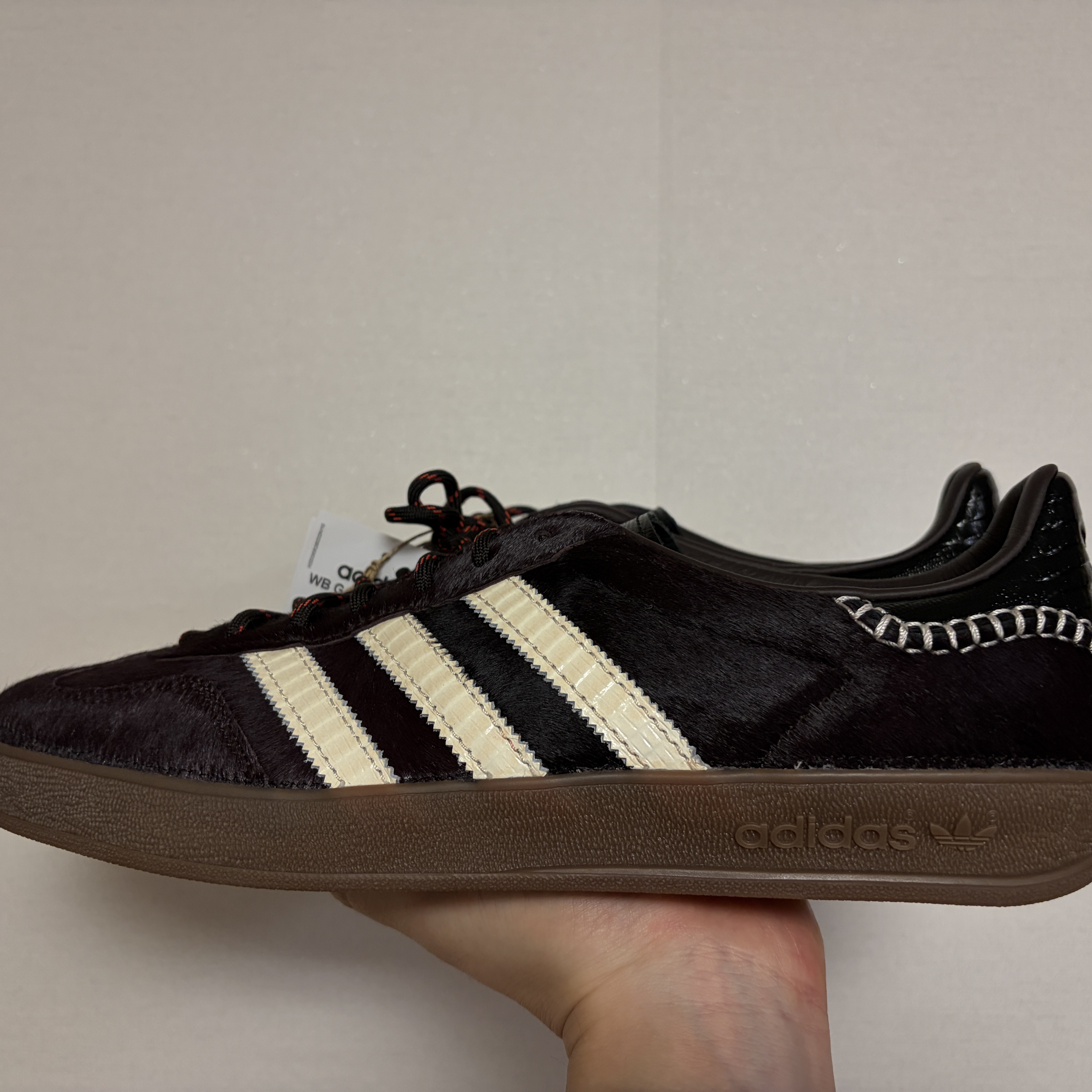 Adidas x Wales Bonner Gazelle Pony Aurora Coffee Wonder White 착용 스타일 - 1