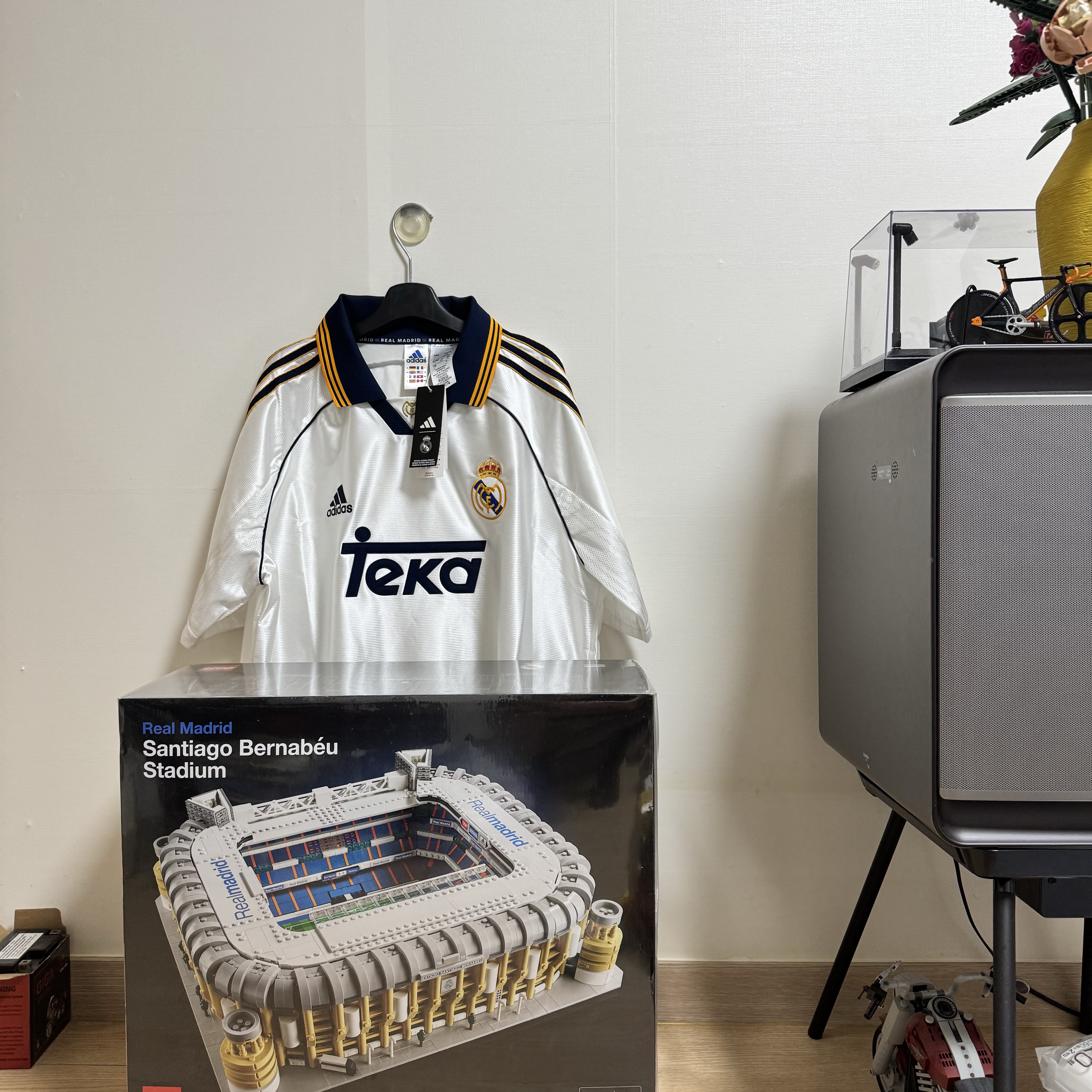 Lego Real Madrid Santiago Bernabeu Stadium, Adidas Real Madrid 99/00 Home Jersey White - KR Sizing (Non Marking Ver.) 착용 스타일