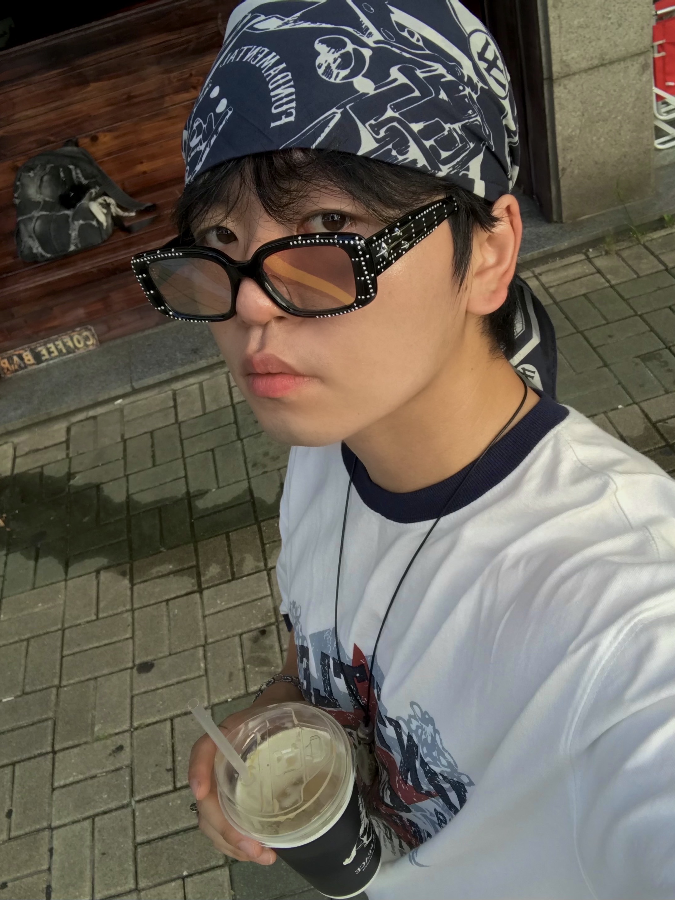 Flavorism VTG Graphic Linger T-shirt White Navy, SOULESURES BOLD BELUGA Espresso Brown 착용 스타일 - 7