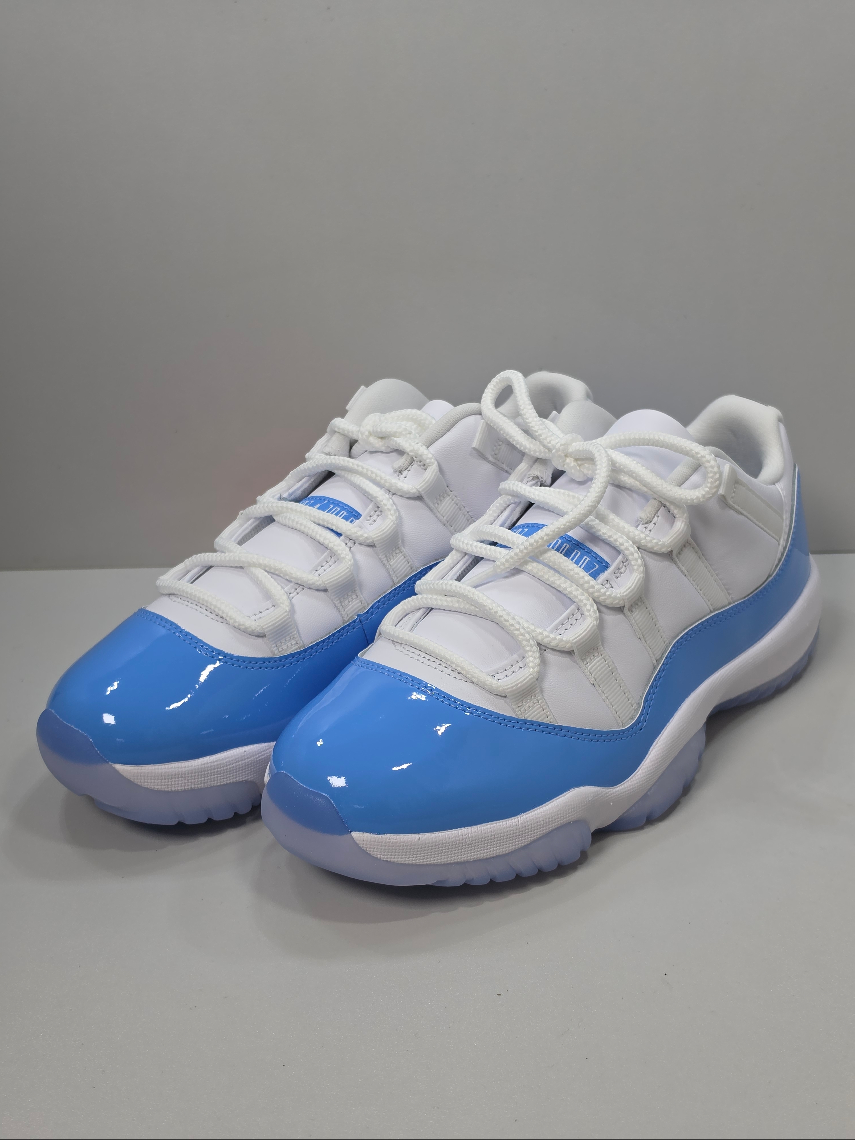 Jordan 11 Retro Low University Blue 2026 착용 스타일 - 1