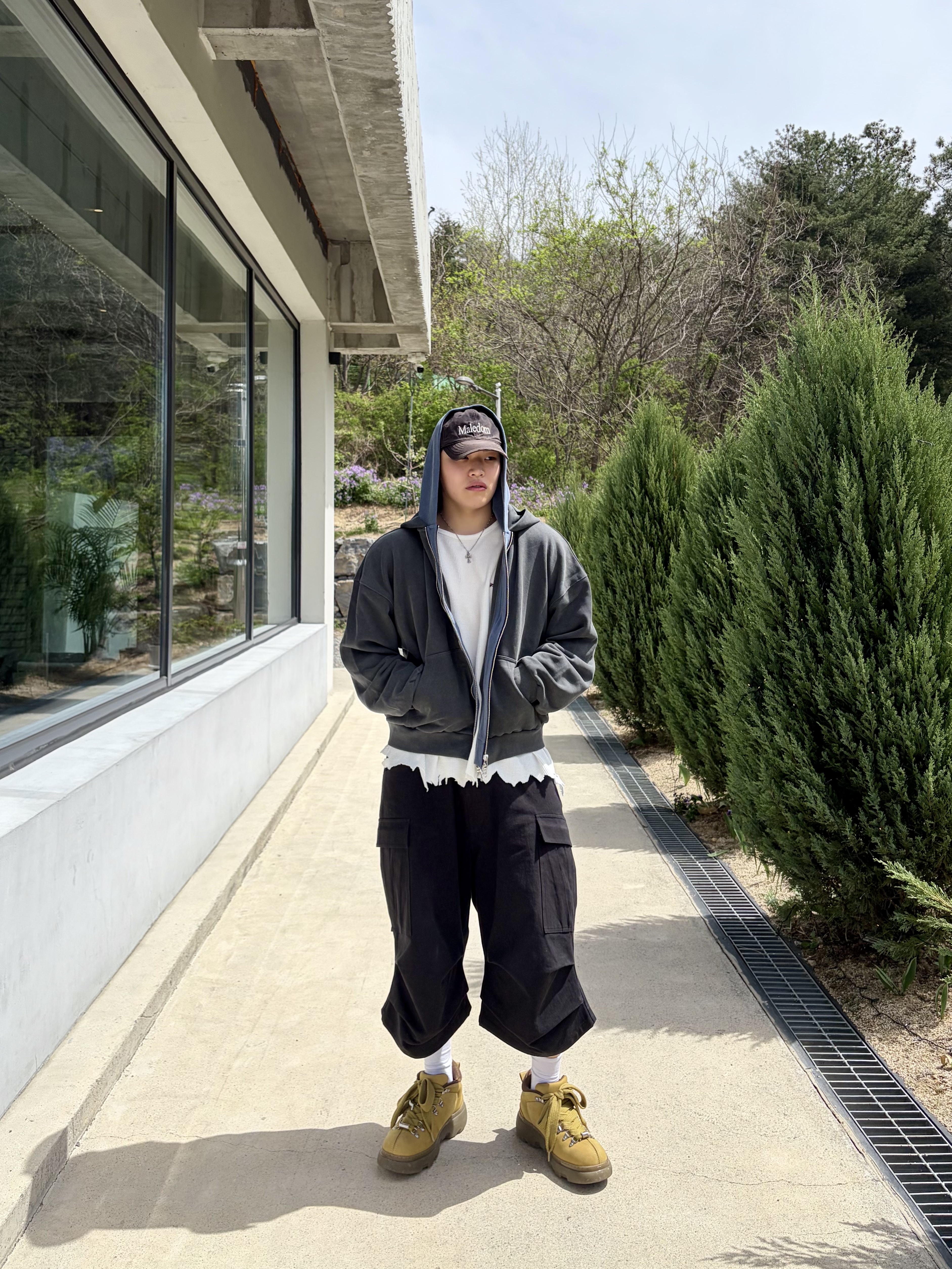 Nonnod Duplex Hooded Zip-Up Chacoal, Nonnod Side Cargo Shorts Black 착용 스타일 - 5