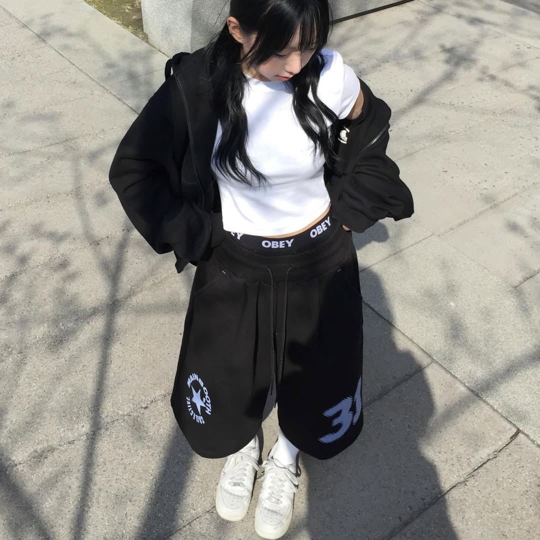 MAINBOOTH Boxer Oversized Sweat Shorts Black 착용 스타일 - 5