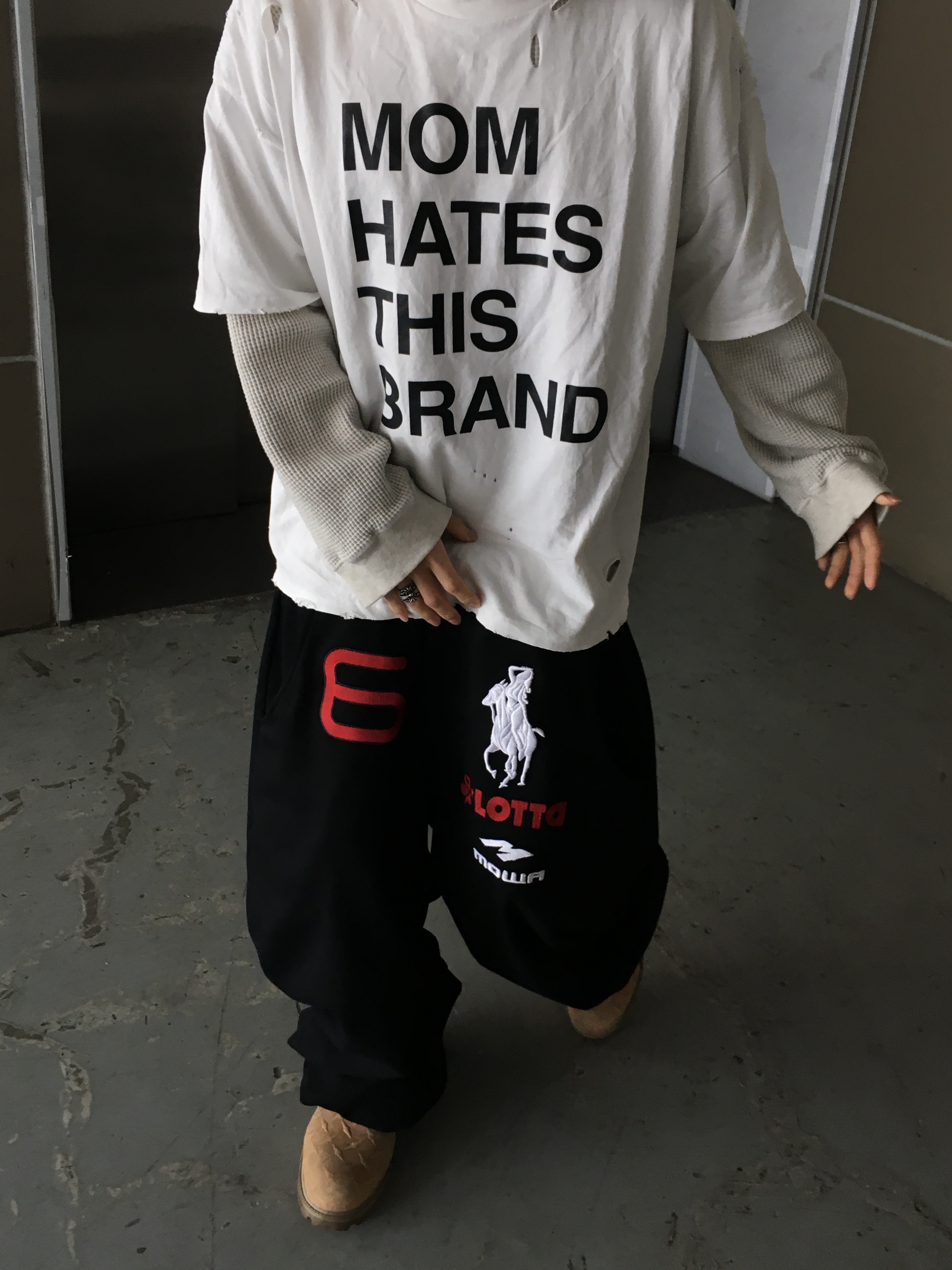 Hommless Heavy Waffle LS T-Shirt Ecru, Hommless Mom Hates This Brand VTG Tee White 착용 스타일 - 1