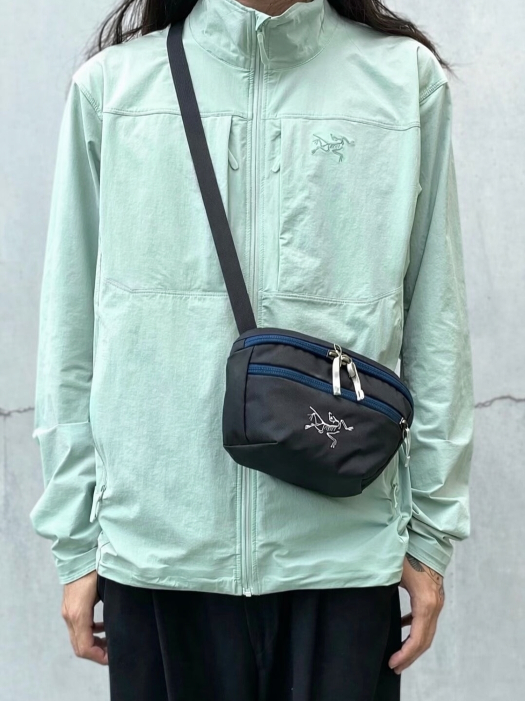 Arc'teryx x Beams Boy Mantis1 Waistpack Cosmic Bloom, Arc'teryx Mantis 2 Waistpack Whiteout 착용 스타일 - 5