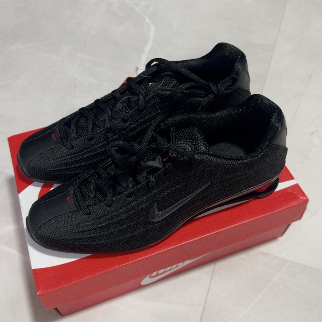 (W) Nike Shox Z Black University Red 착용 스타일 - 1