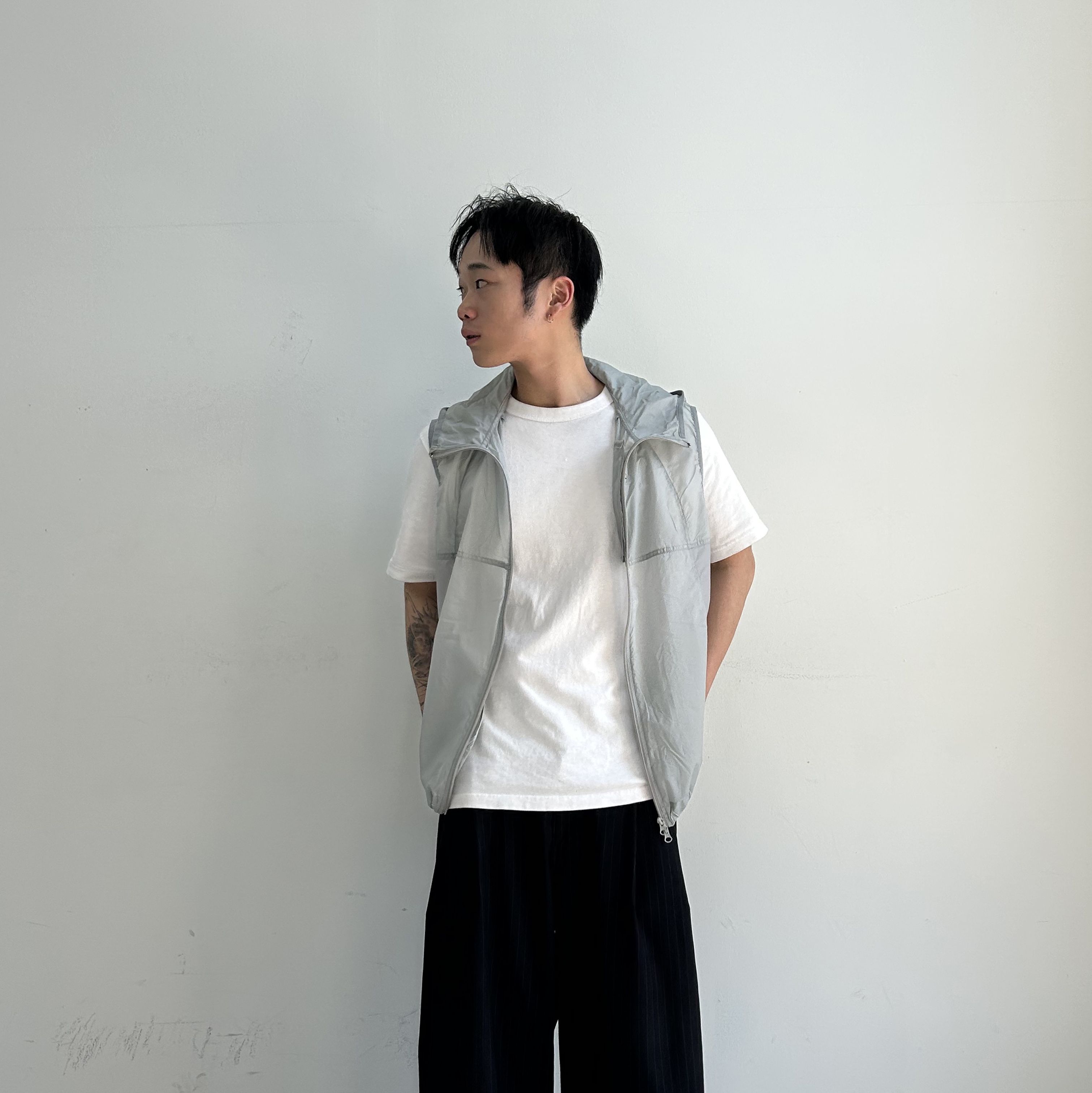 SPORT CHAMBER Light Active Hood Vest LIGHT GRAY 착용 스타일 - 4