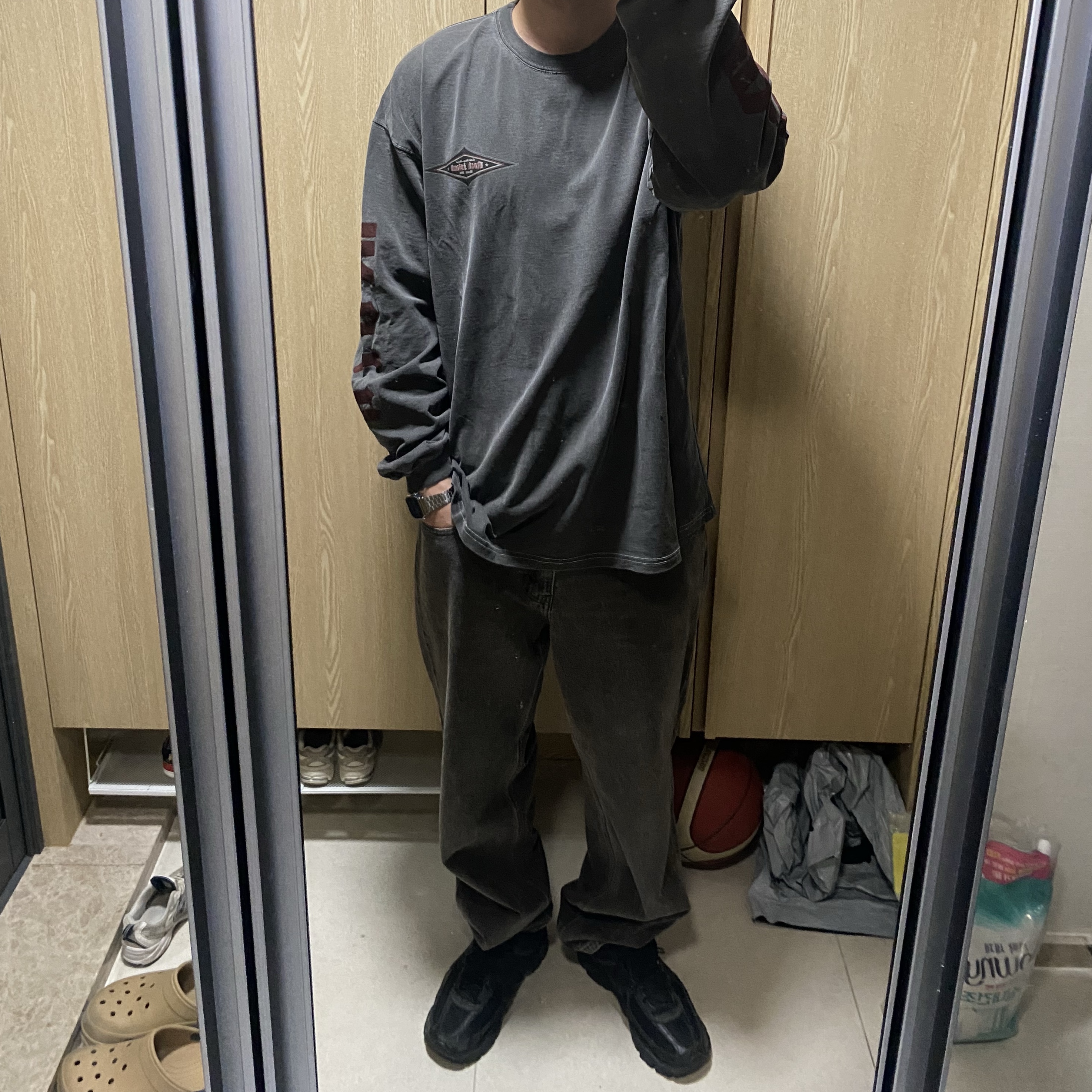 Nike Zoom Vomero 5 SP Black, Casio A-158WA-1 착용 스타일