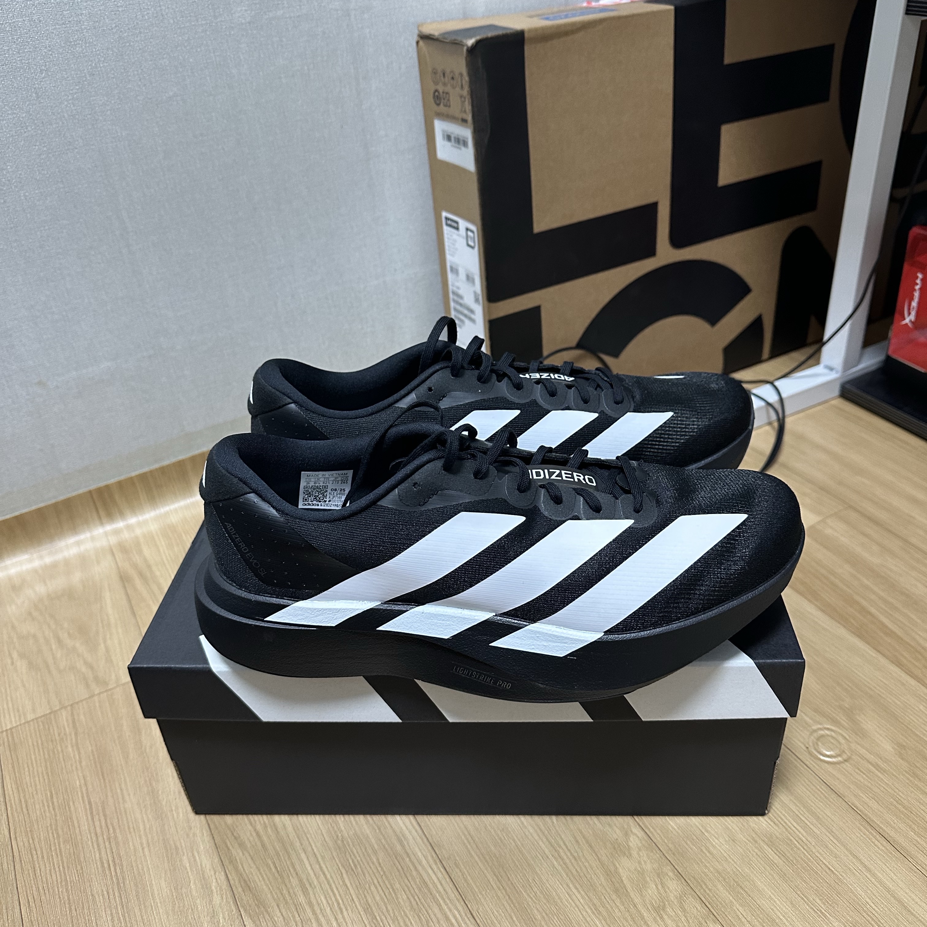 Adidas Adizero EVO SL Core Black Cloud White 착용 스타일 - 1