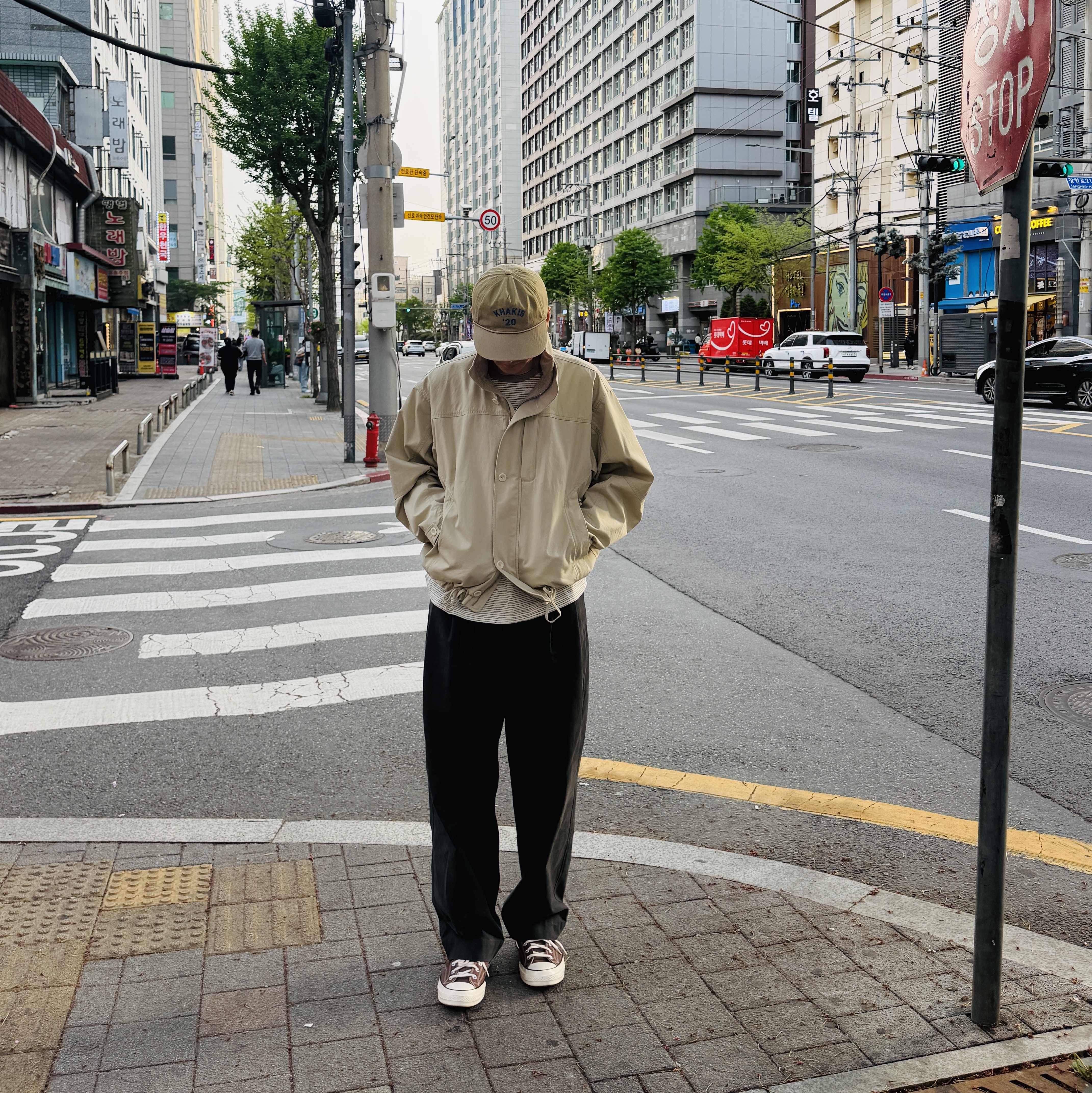 Khakis x Nonnative Dweller 6P Cap Cotton Cord VW Beige 착용 스타일 - 1