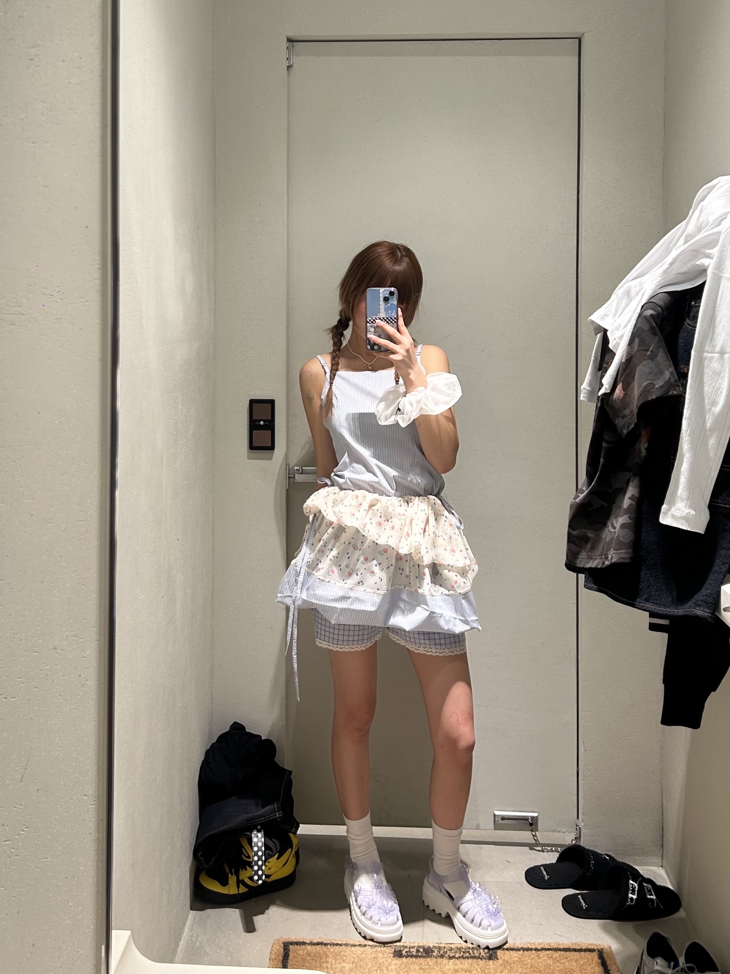 Rave Review Women Ana Dress Blue Cream Flowers - 26SS 착용 스타일 - 1