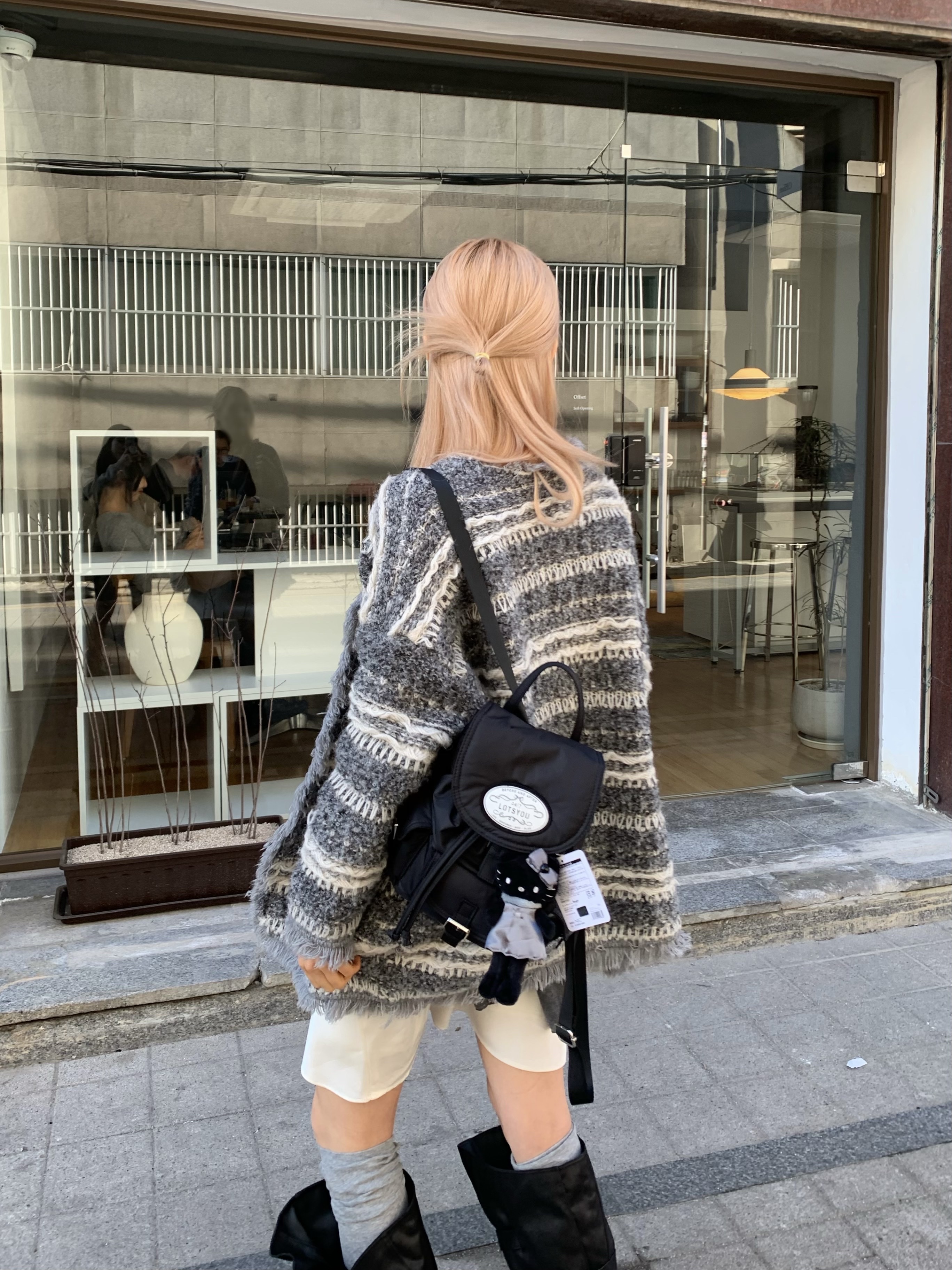 LOTS YOU Nostalgia Chubby Backpack Black, Sanrio Hello Kitty Black Angel Collection Style Up Mascot Angel Black 착용 스타일 - 6