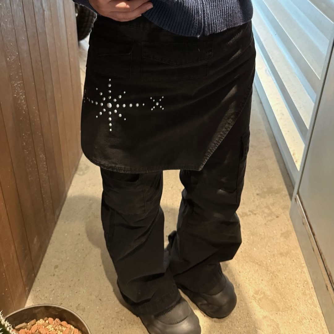MAINBOOTH Cargo Bootcut Pants BLACK 착용 스타일 - 4