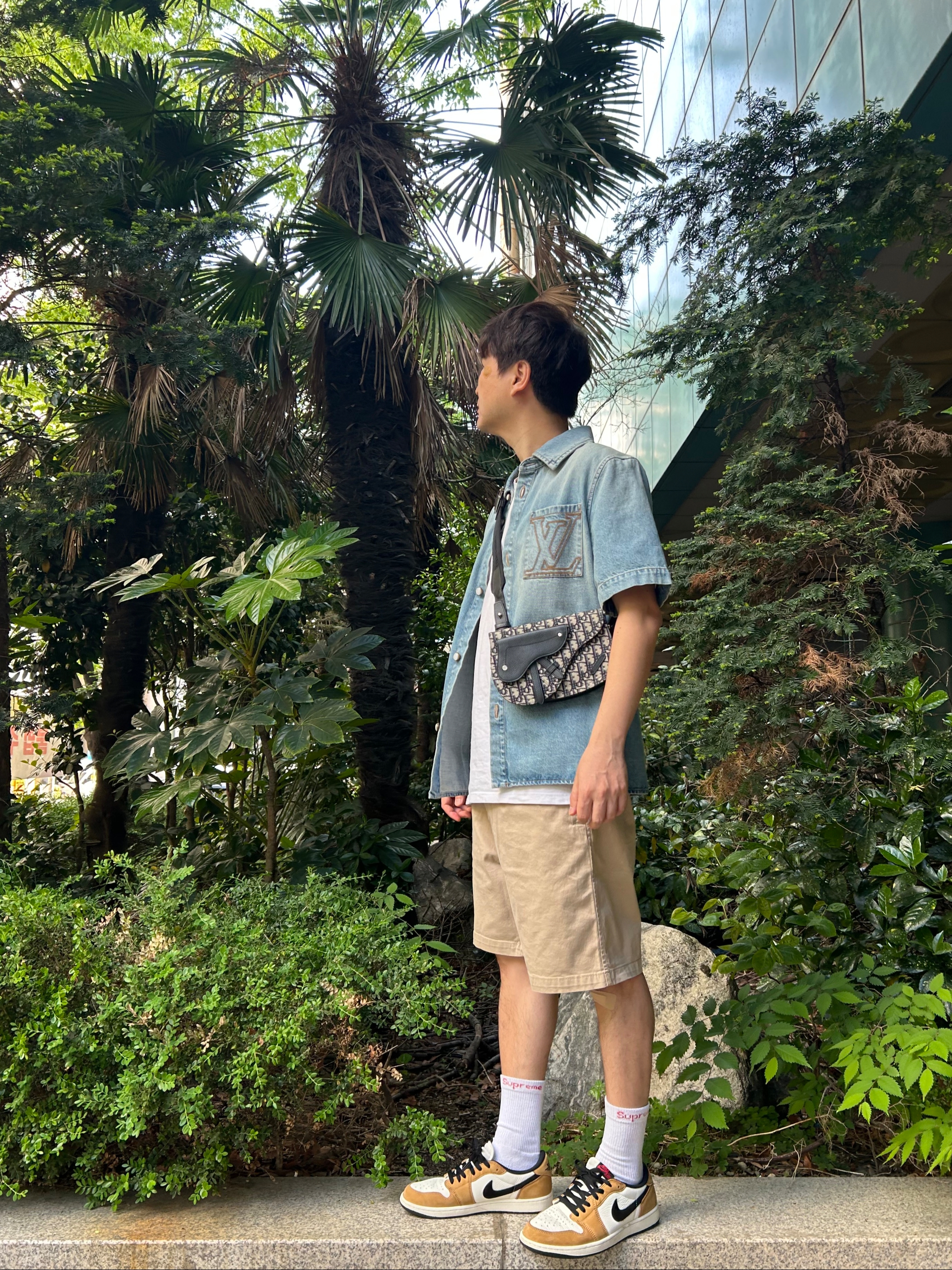 Supreme Small Box T-Shirt White - 23FW, Louis Vuitton Short Sleeved Denim Shirt Indigo Tobacco 착용 스타일