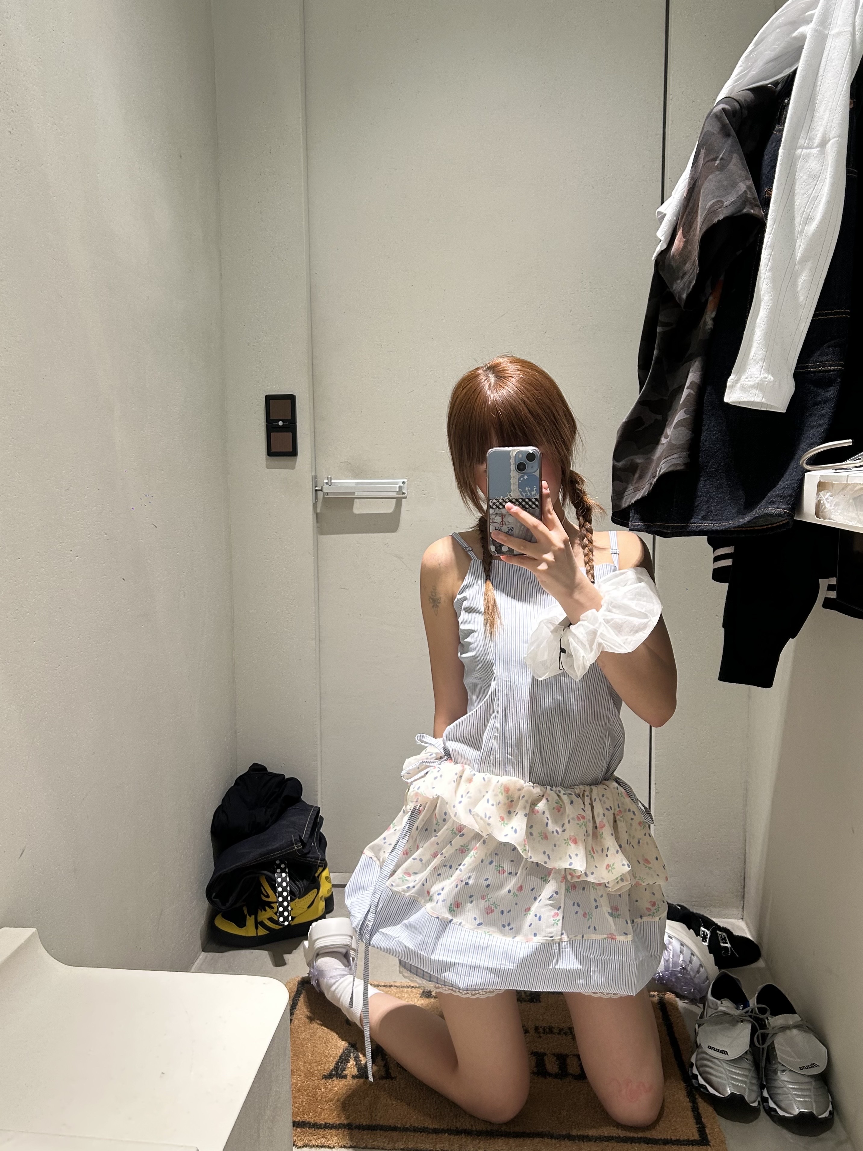 Rave Review Women Ana Dress Blue Cream Flowers - 26SS 착용 스타일 - 3
