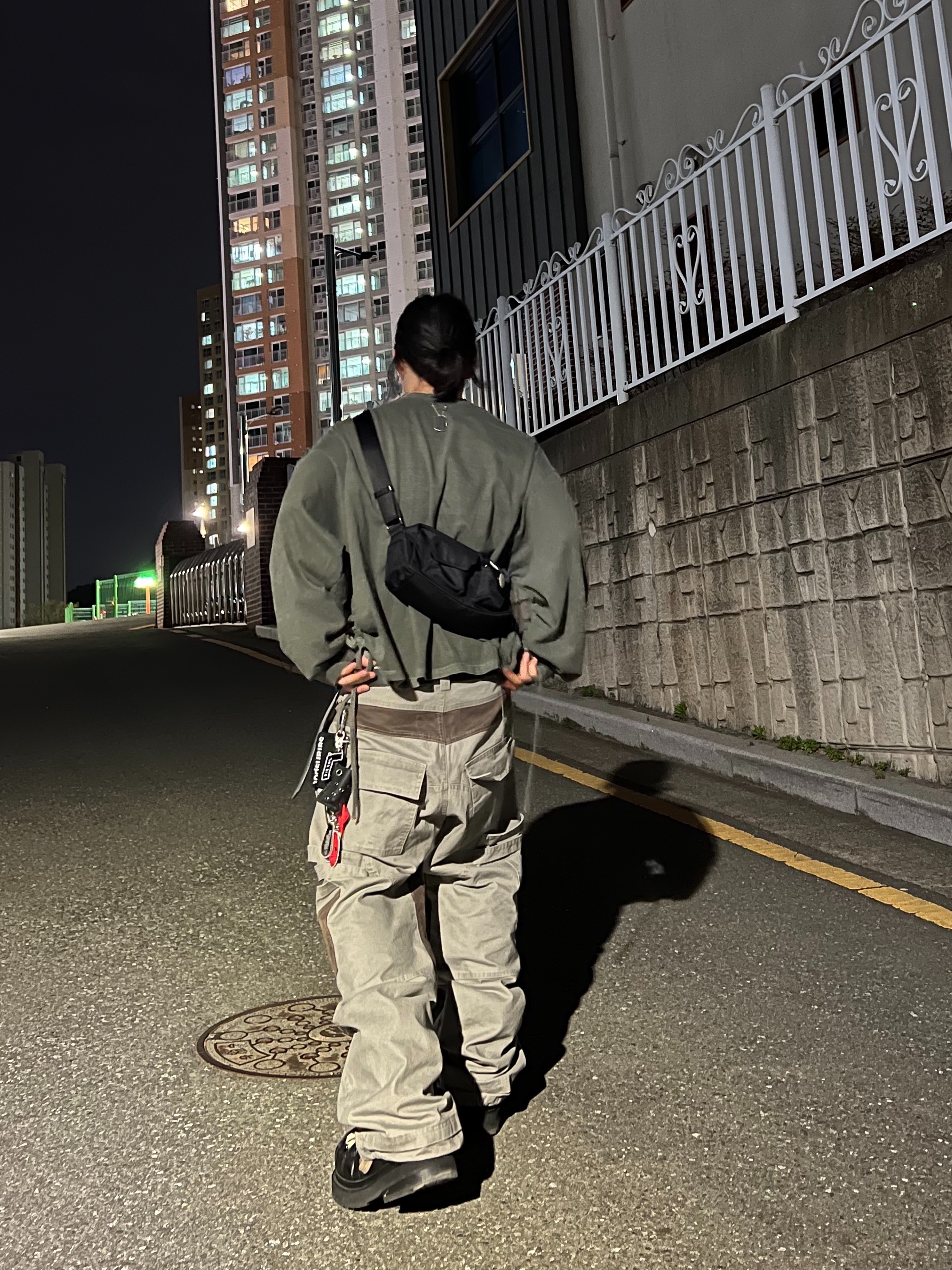 Wapworks Wp Military Shirring Crop Crewneck Khaki, Safarispot Basic Safari Keyring Card Wallet Black 착용 스타일 - 8