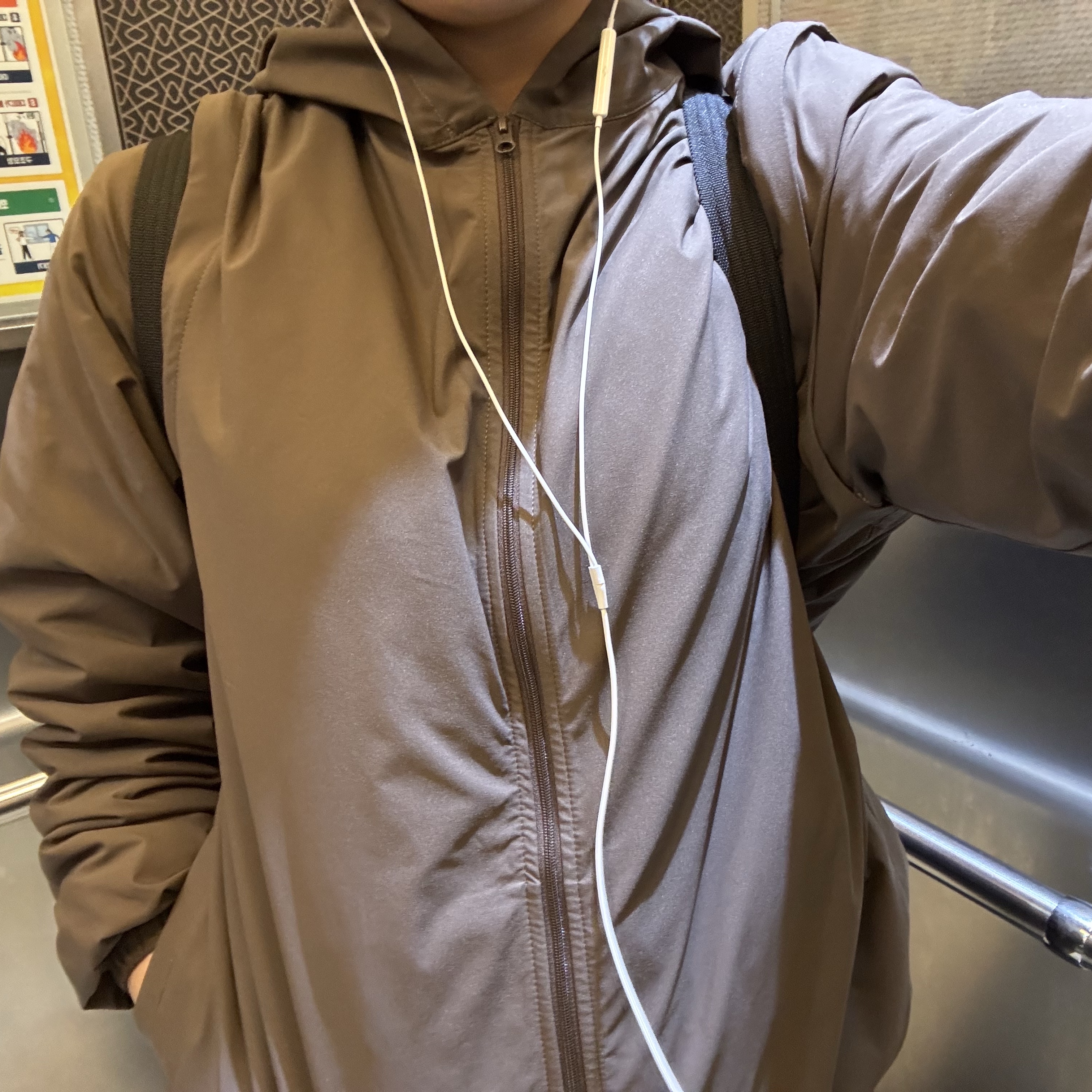 COYSEIO 038 2Way Light Windbreaker Brown 착용 스타일 - 2