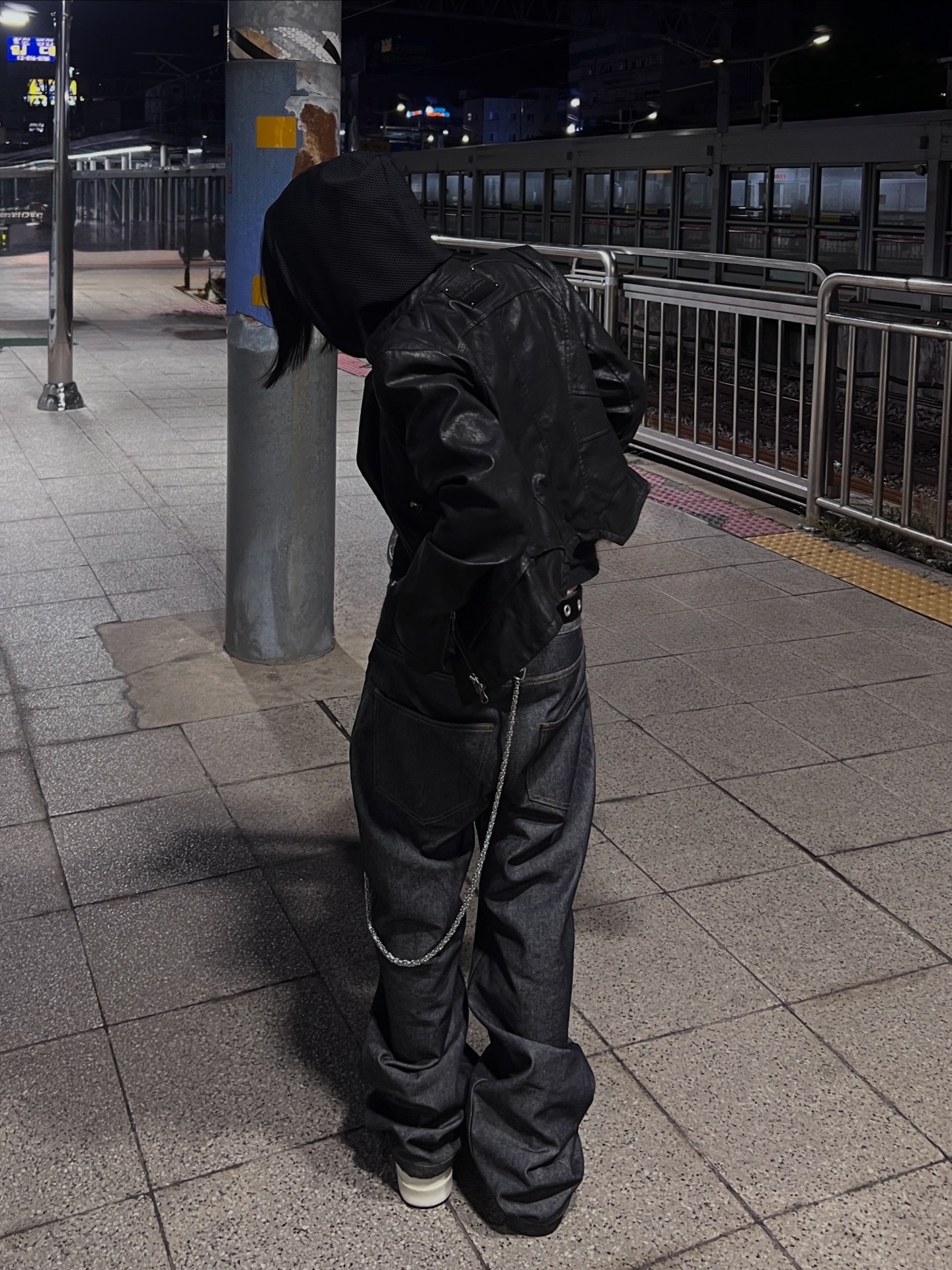 MJD Low-Rise Dual Zip Denim Indigo, Rick Owens Mega Bumper Sneakers Black Milk 착용 스타일 - 2