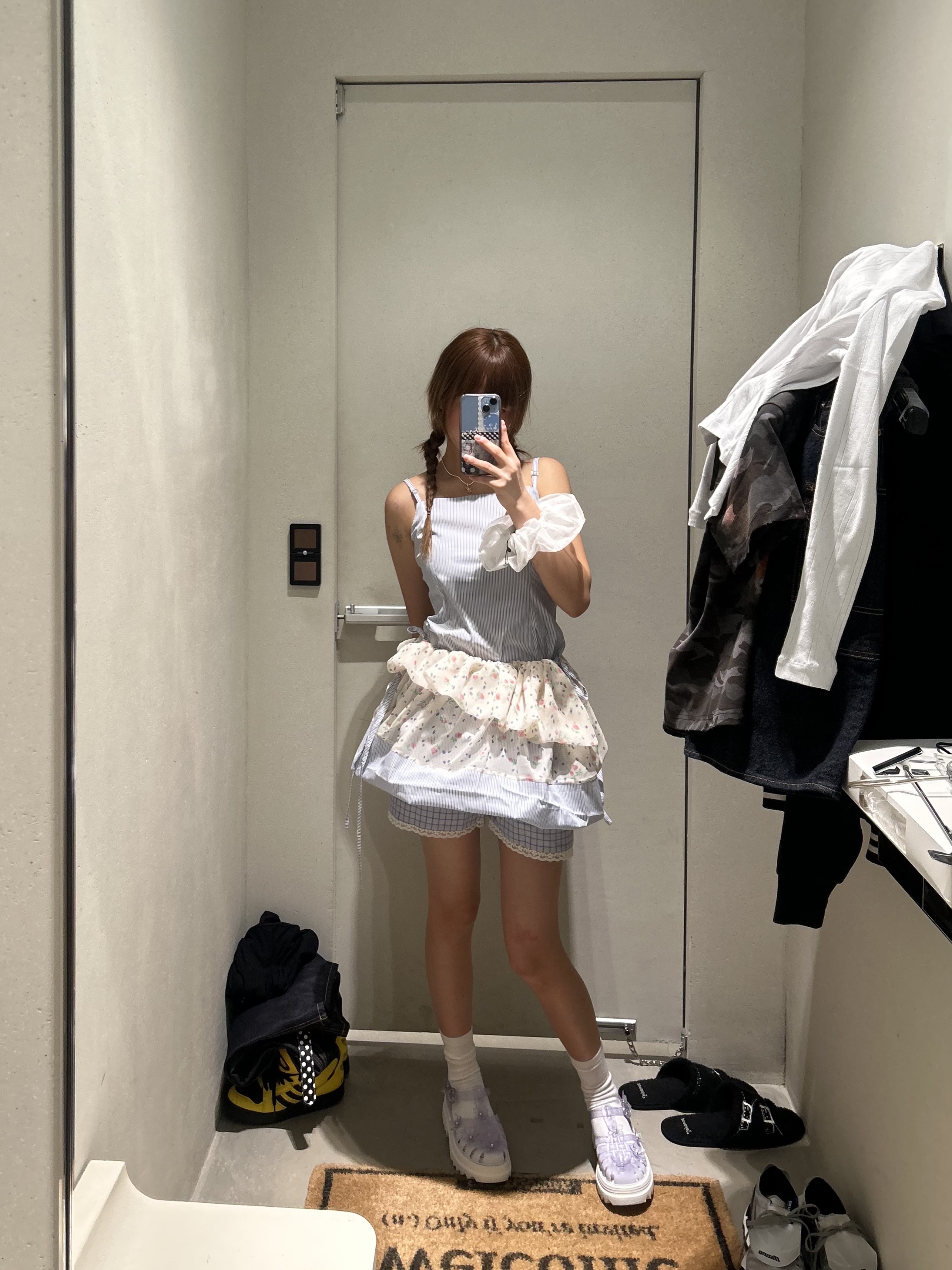 Rave Review Women Ana Dress Blue Cream Flowers - 26SS 착용 스타일 - 2