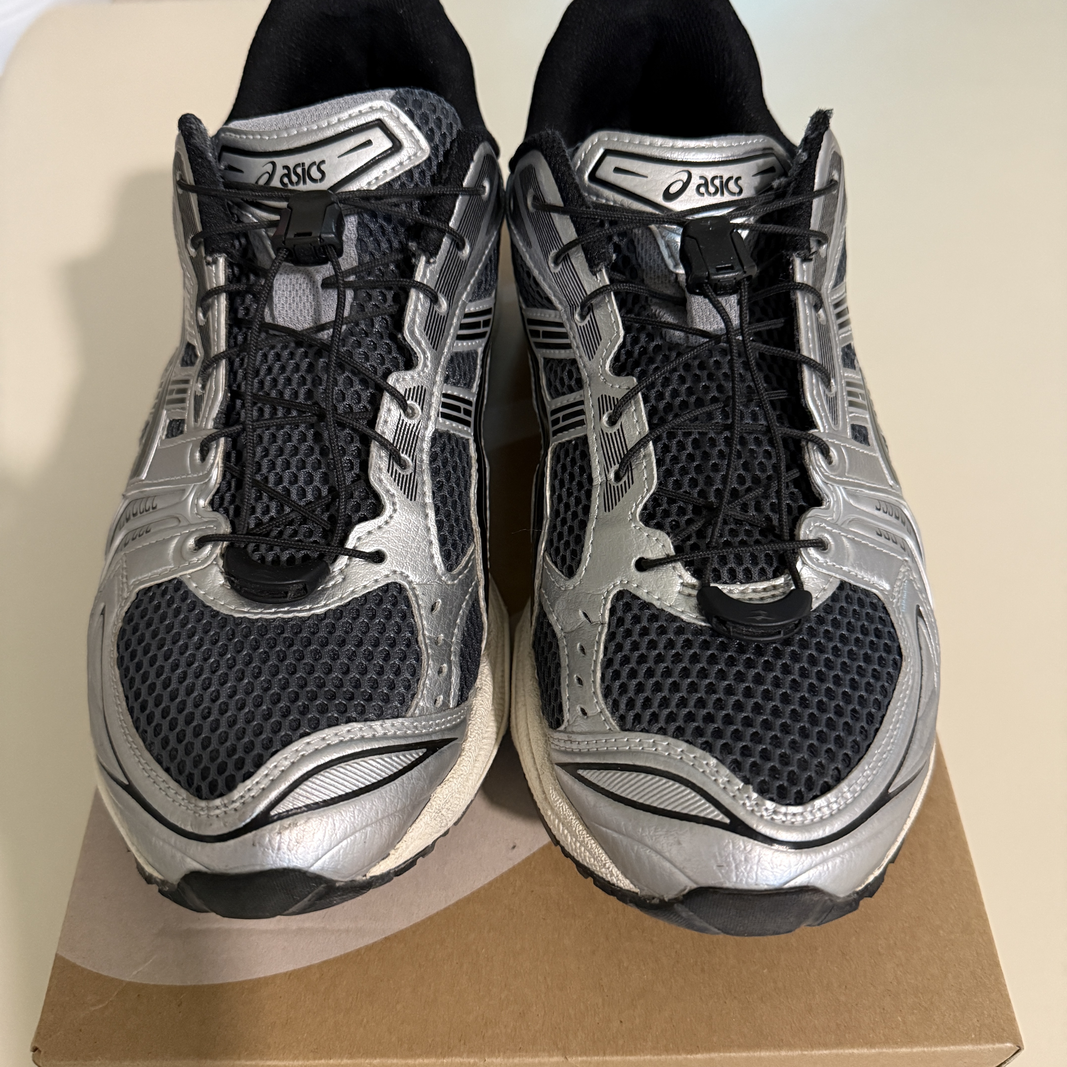 Asics Unlimited Gel-Kayano 14 Carrier Grey Black 착용 스타일