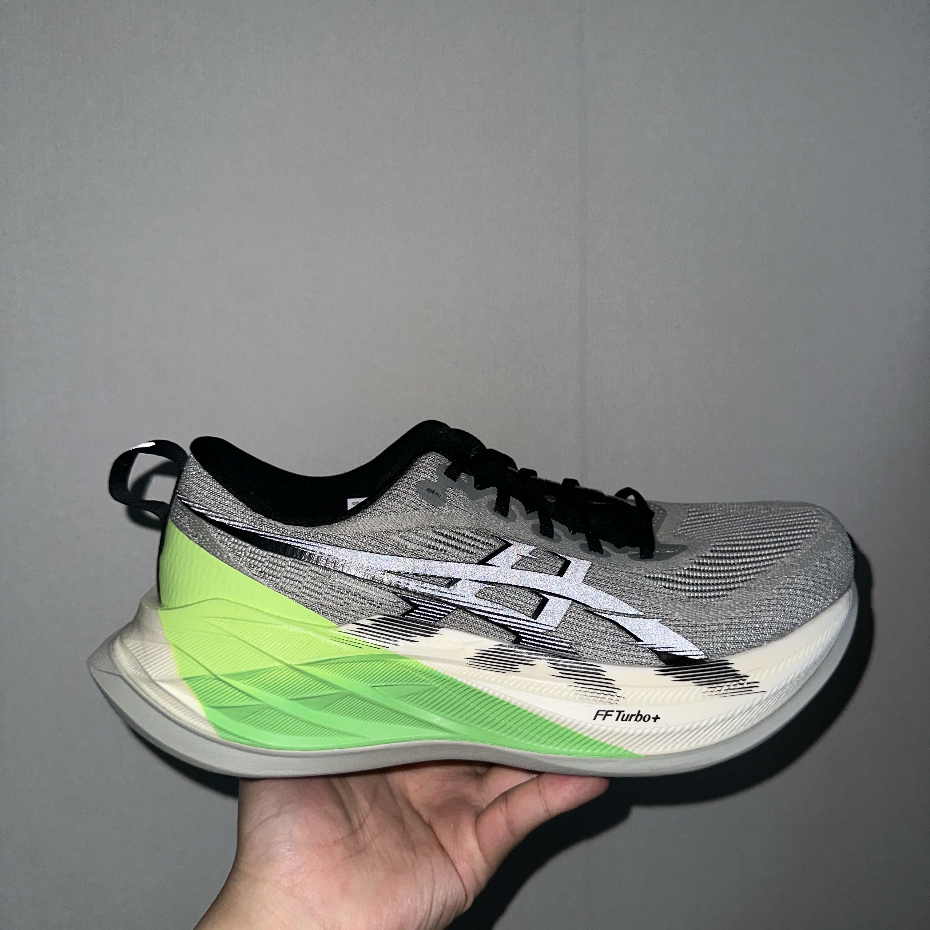 Asics Superblast 2 Lite Show CN White Sage Carbon 착용 스타일 - 6