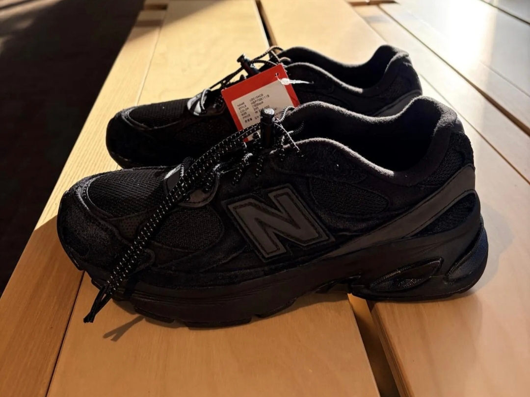 New Balance 2010 Abzorb Black Phantom 착용 스타일