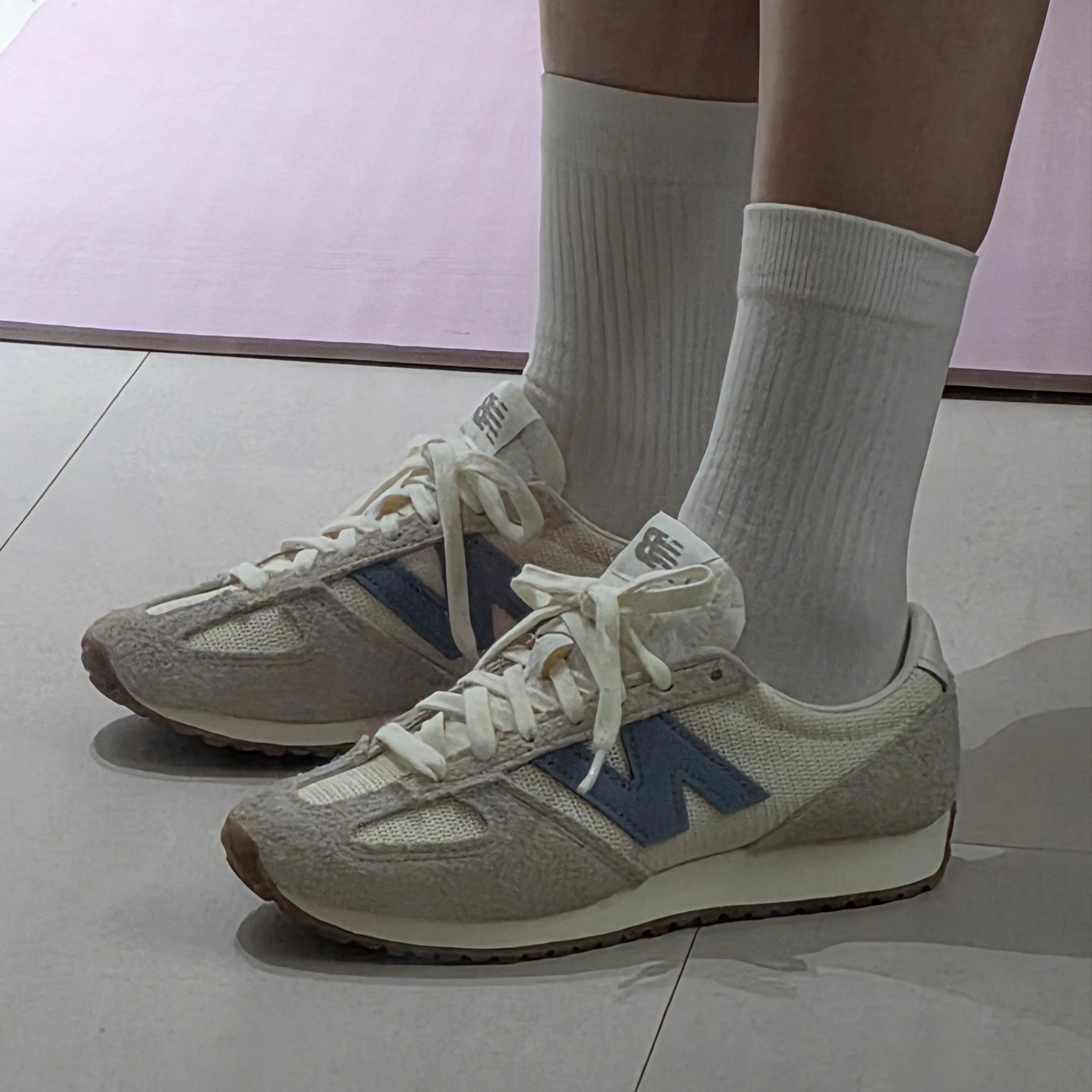 New Balance 471 Timberwolf Angora 착용 스타일 - 2