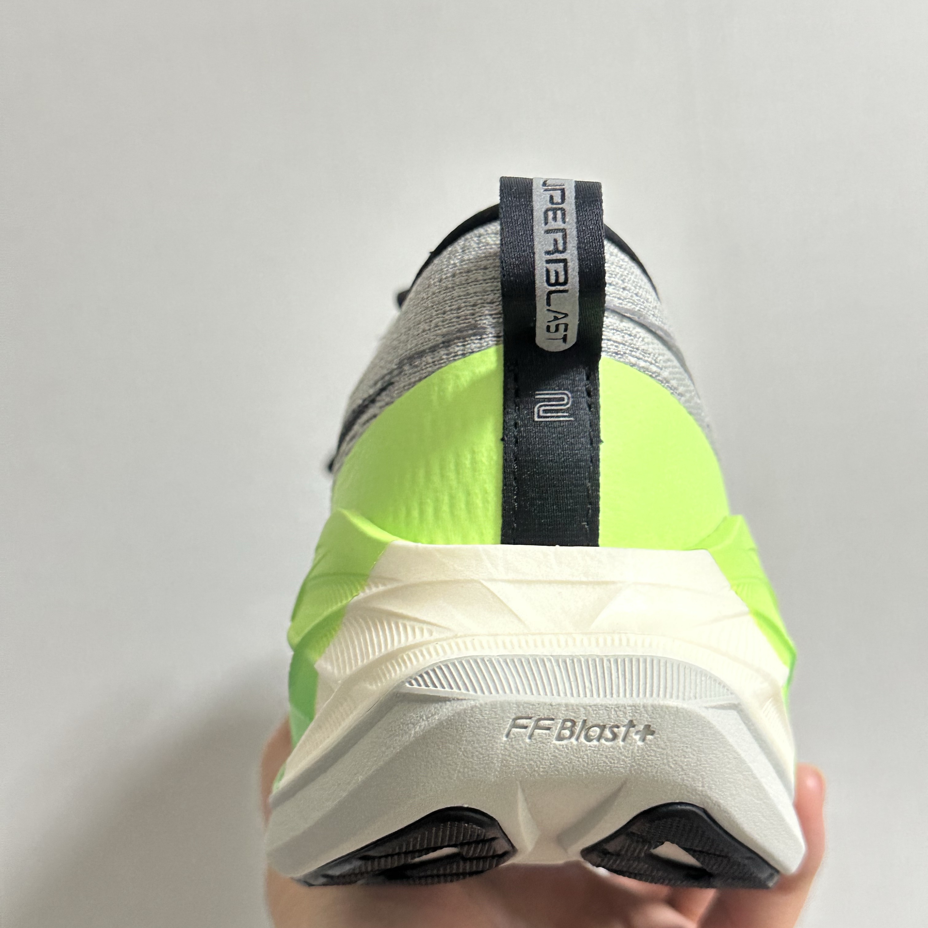 Asics Superblast 2 Lite Show CN White Sage Carbon 착용 스타일 - 10