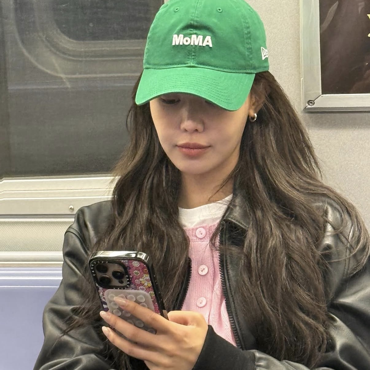New Era x MoMA Adjustable Baseball Cap Black 착용 스타일