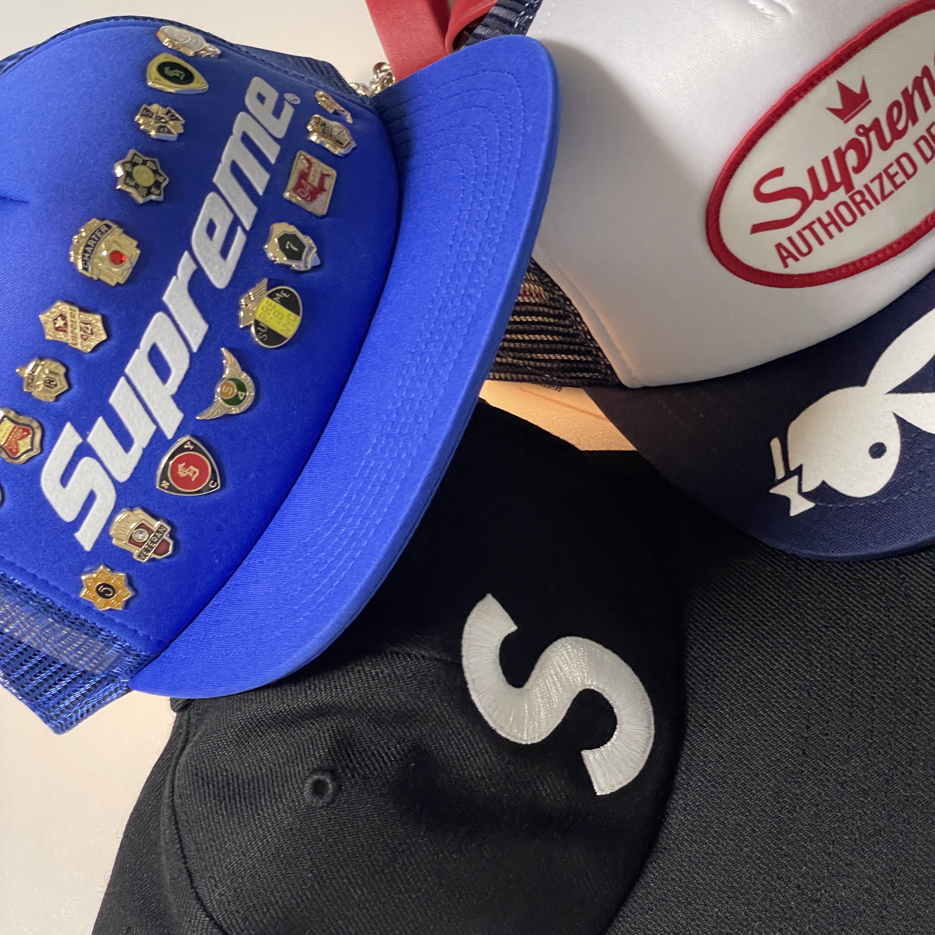 Supreme x Playboy Mesh Back 5-Panel Navy - 26SS 착용 스타일