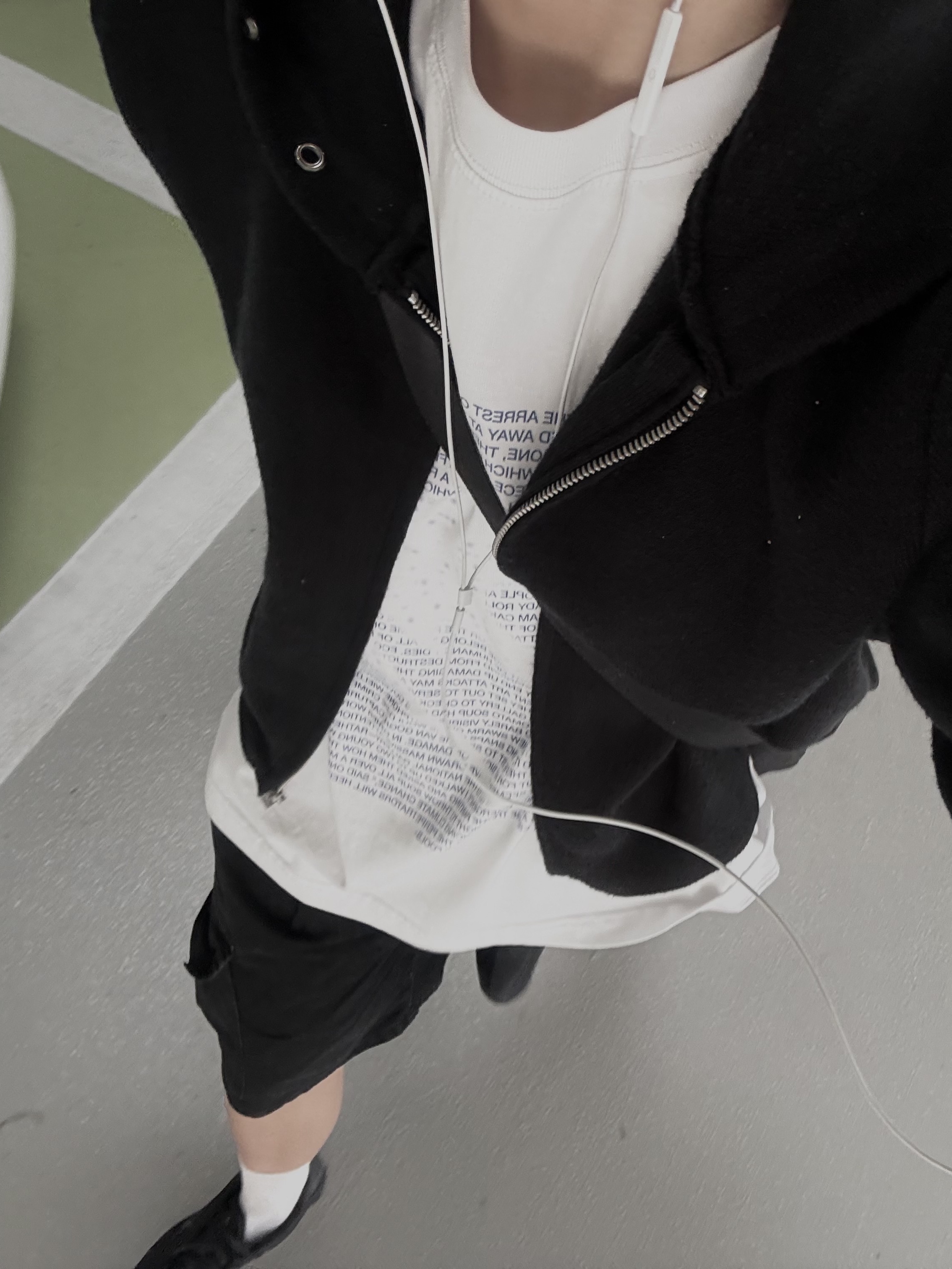 (W) Nike Shox Z Black University Red, Sansan Gear Infuse T-Shirt White - 24SS 착용 스타일 - 2