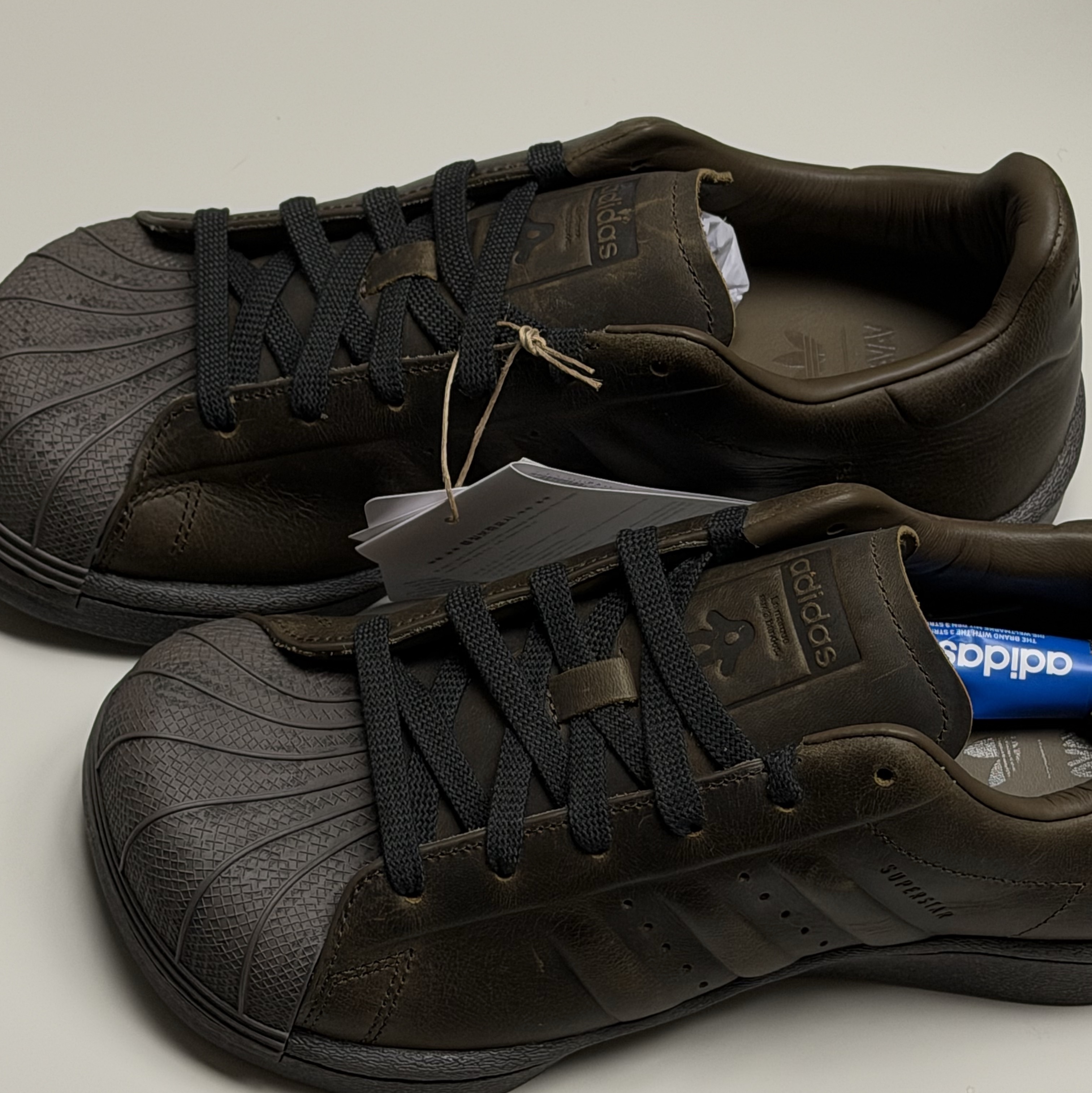 (W) Adidas x Avavav Superstar Brown Supplier Colour, (W) Adidas x Avavav Superstar Core Black 착용 스타일 - 1
