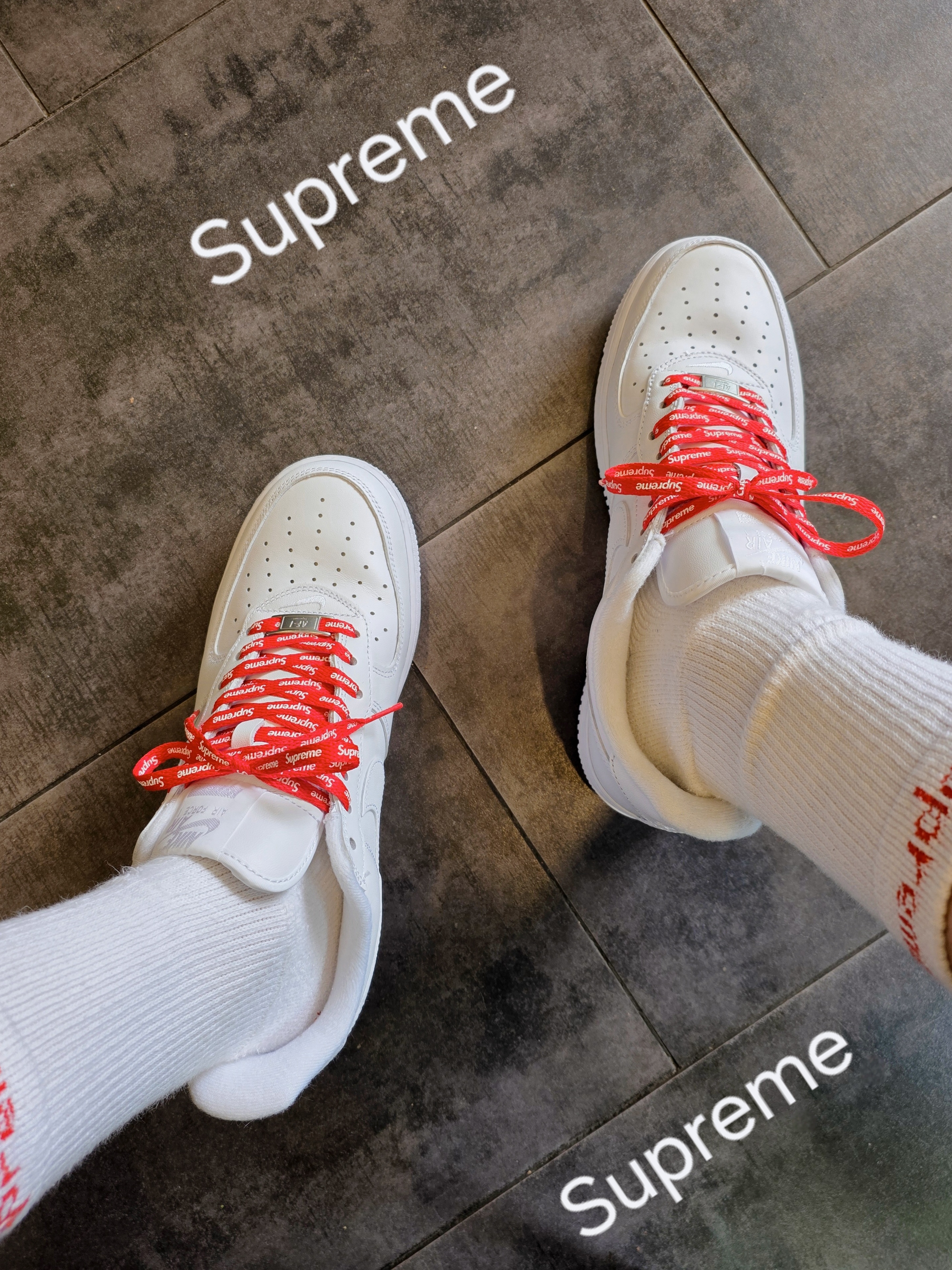 Nike x Supreme Air Force 1 Low White, Supreme Hanes Crew Socks White (4 Pack) 착용 스타일