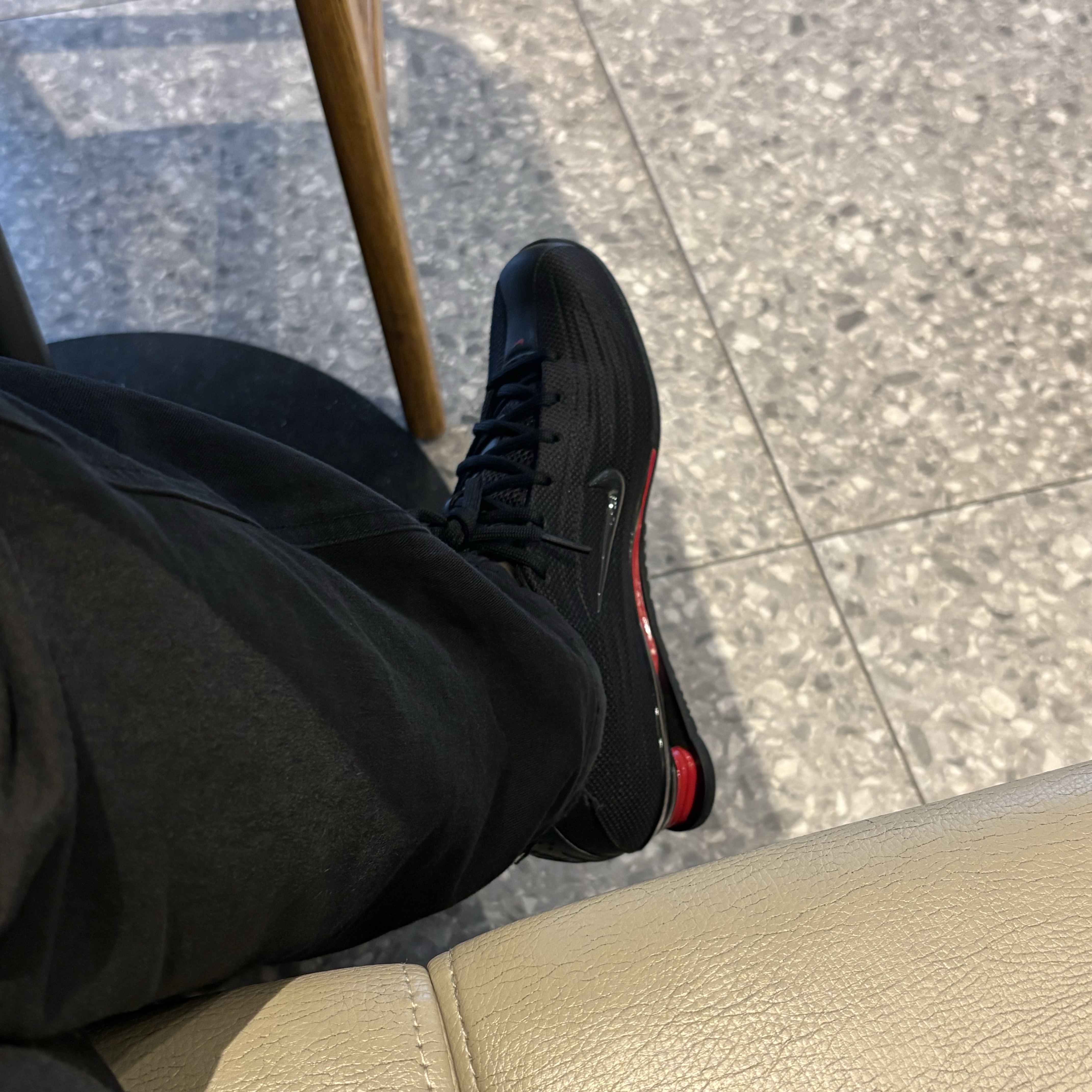(W) Nike Shox Z Black University Red 착용 스타일 - 2