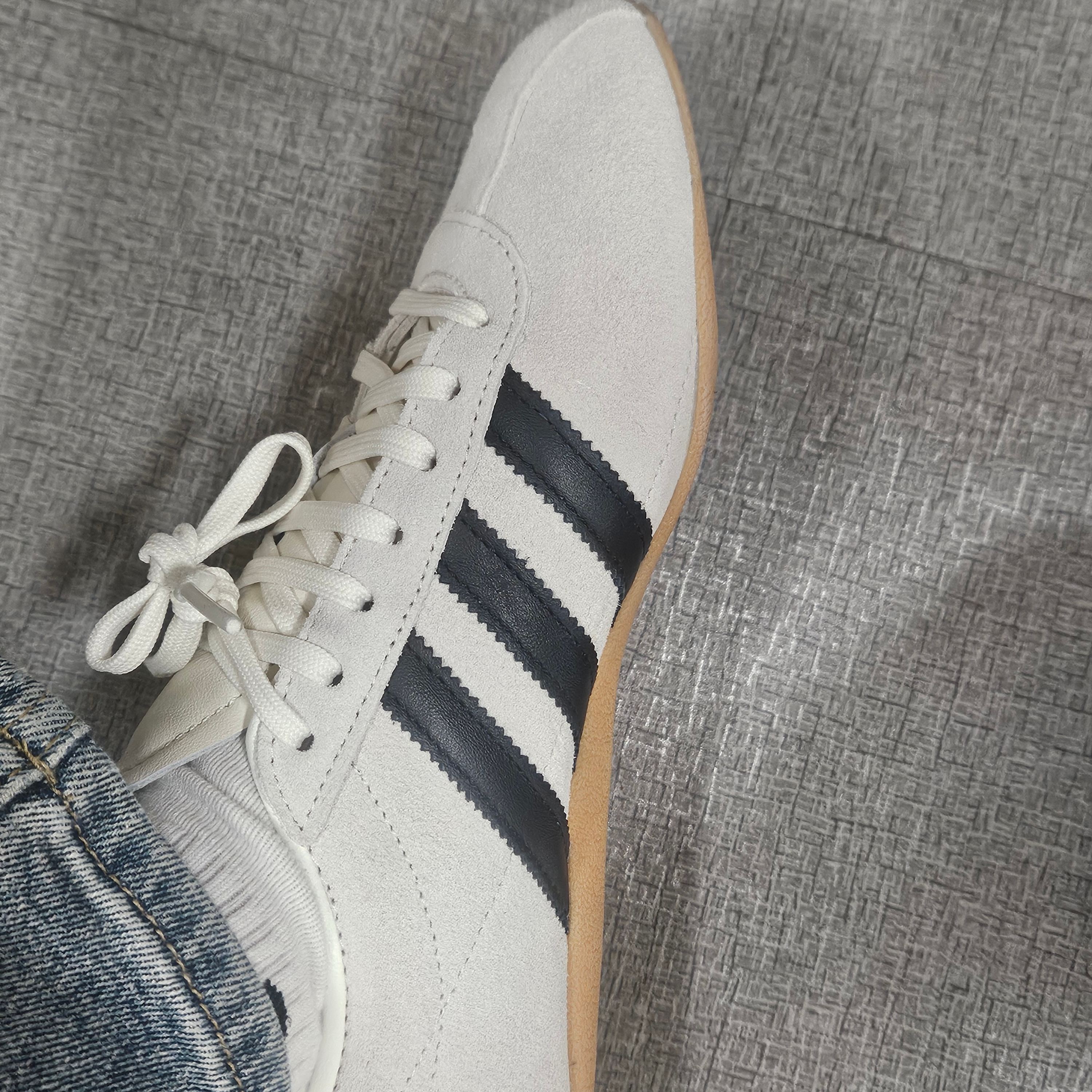 (W) Adidas Tokyo Off White Core Black 착용 스타일 - 2