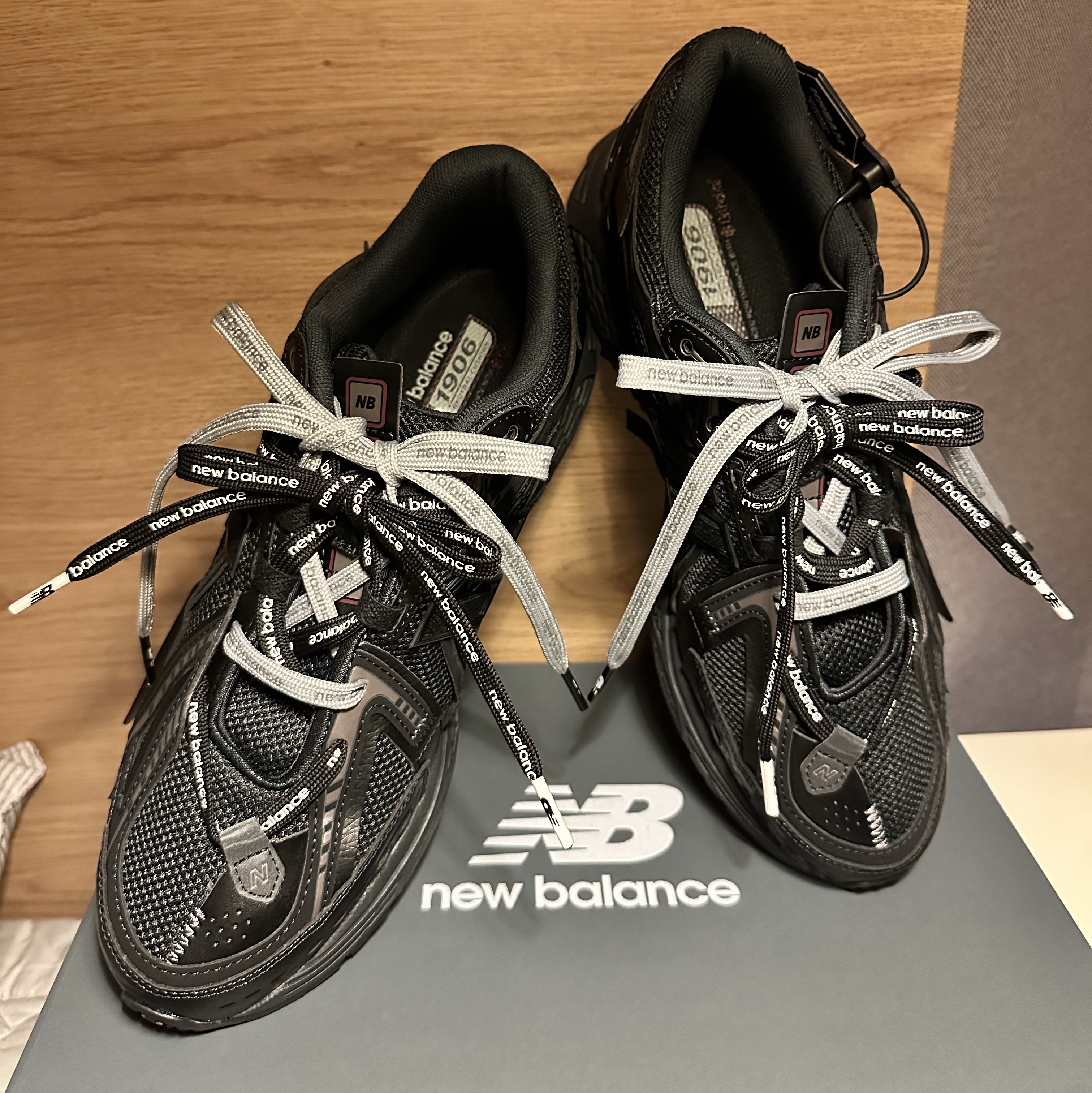 New Balance 1906A Black 착용 스타일