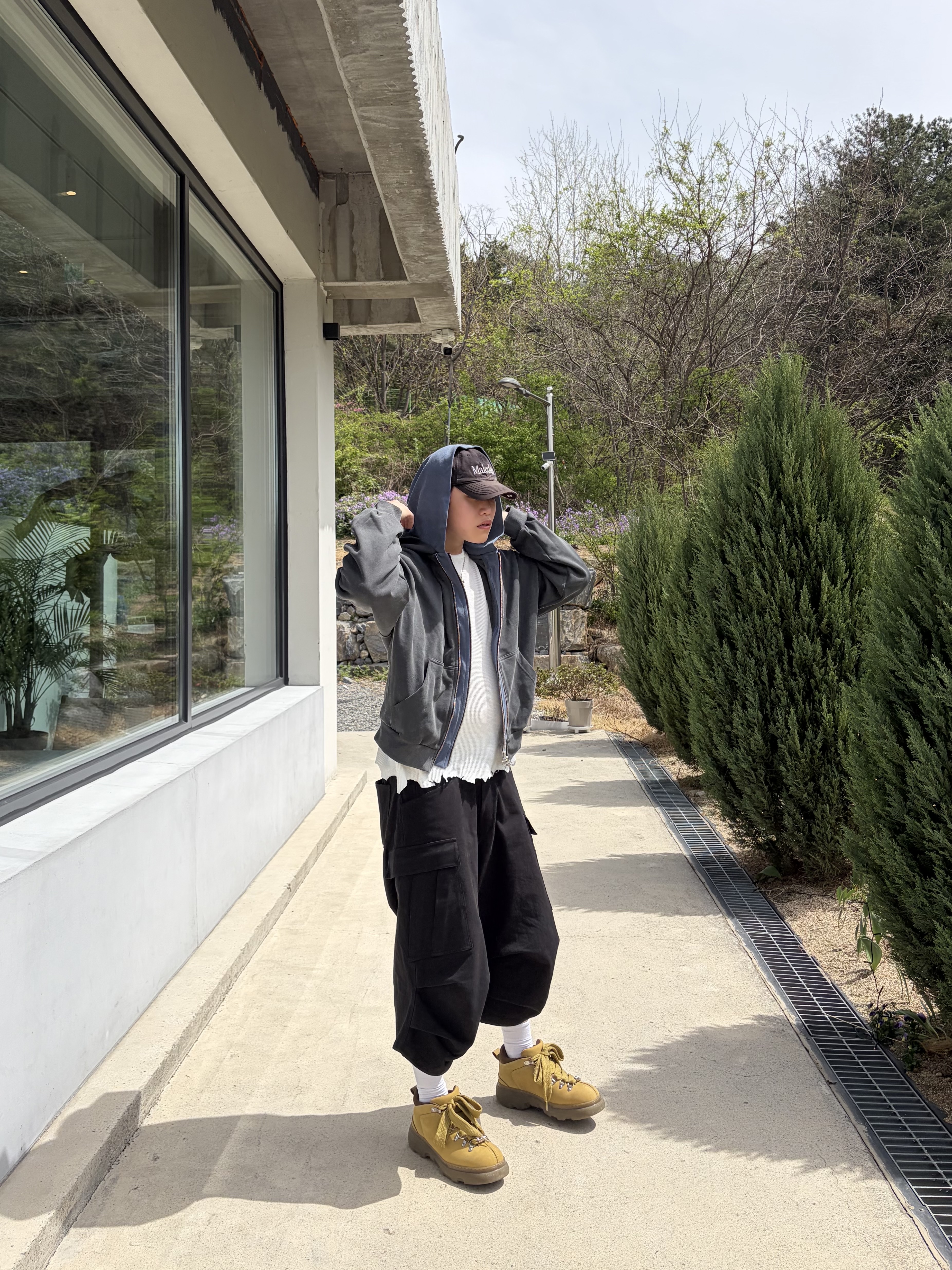 Nonnod Duplex Hooded Zip-Up Chacoal, Nonnod Side Cargo Shorts Black 착용 스타일 - 2