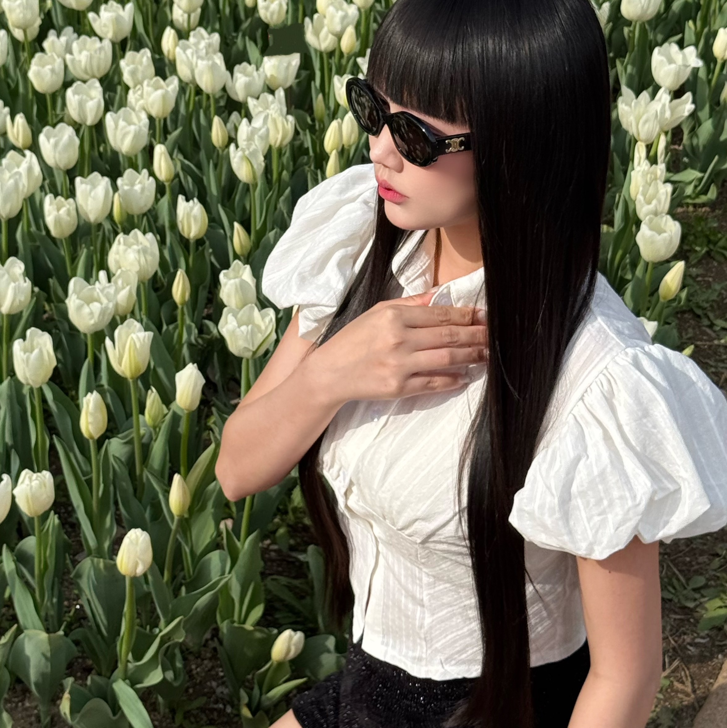 (W) Celine Triomphe 01 Sunglasses in Acetate Black 착용 스타일 - 3