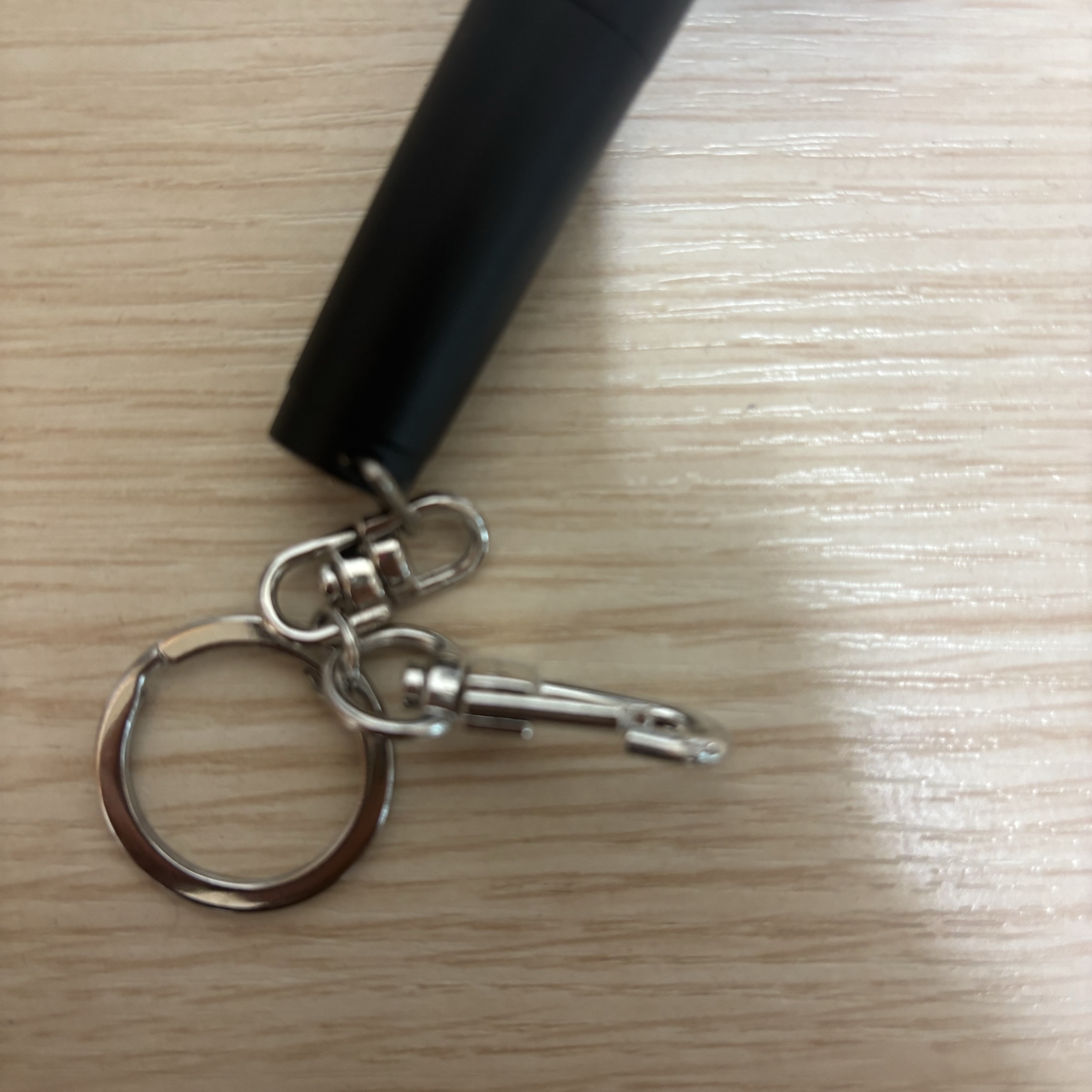 G-DRAGON Ubermensch Official Mini Light Keyring 착용 스타일