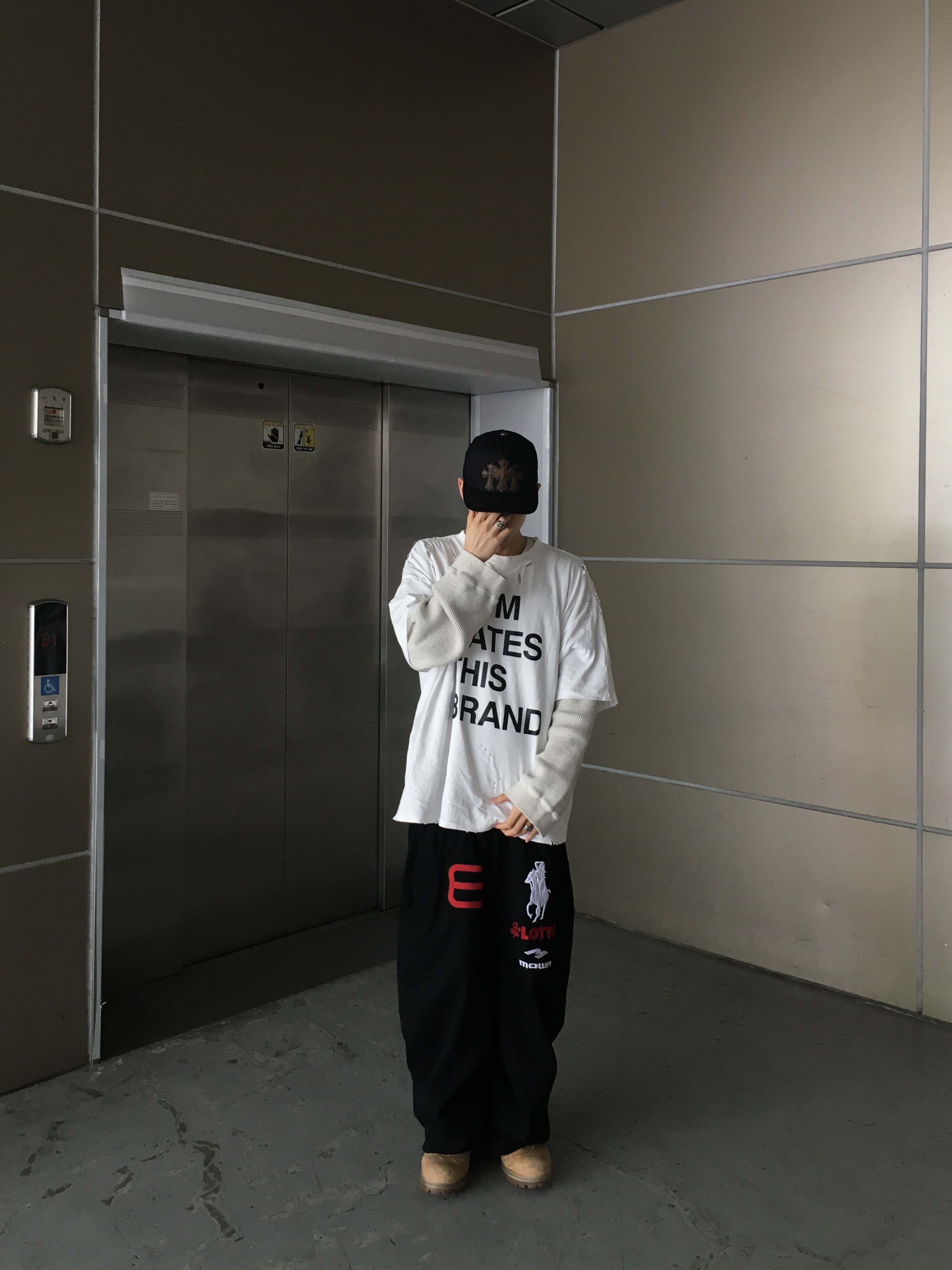 Hommless Heavy Waffle LS T-Shirt Ecru, Hommless Mom Hates This Brand VTG Tee White 착용 스타일 - 2