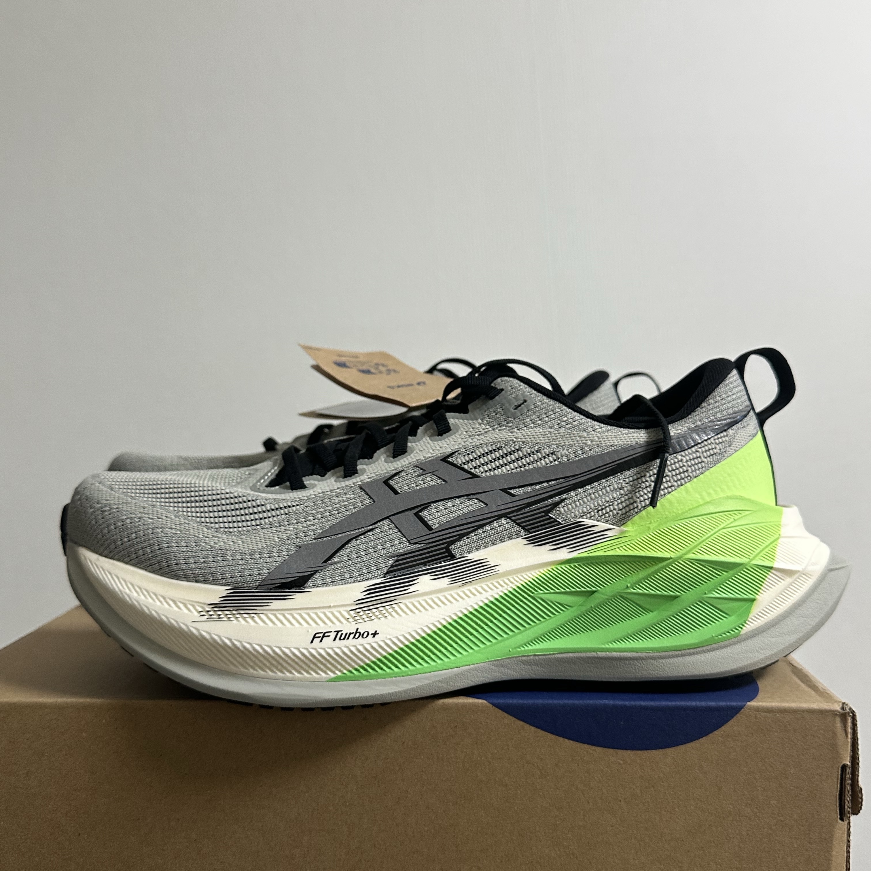 Asics Superblast 2 Lite Show CN White Sage Carbon 착용 스타일 - 3