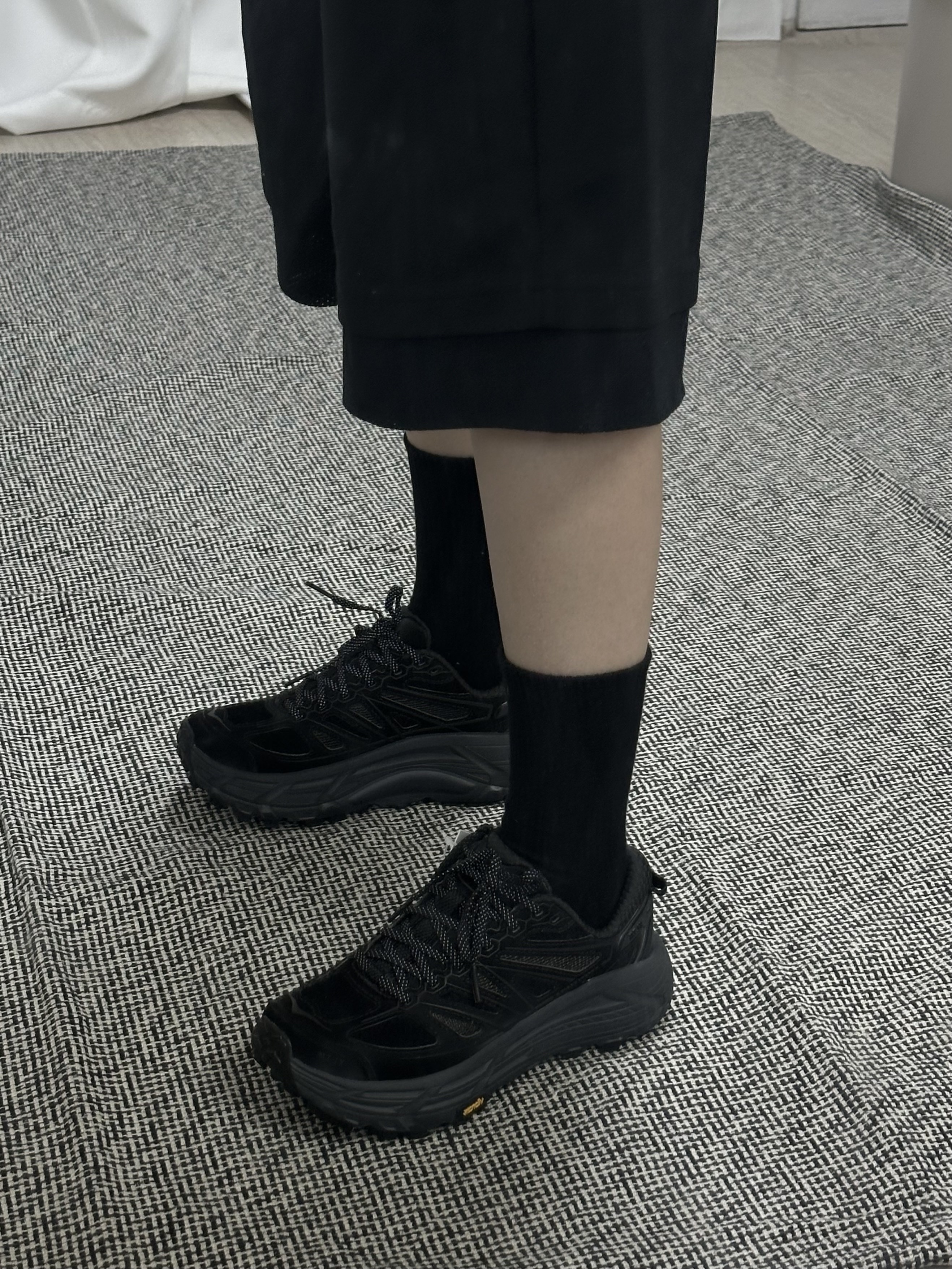 Hoka x Xlim Mafate Speed 2 TS Black Charcoal 착용 스타일 - 3