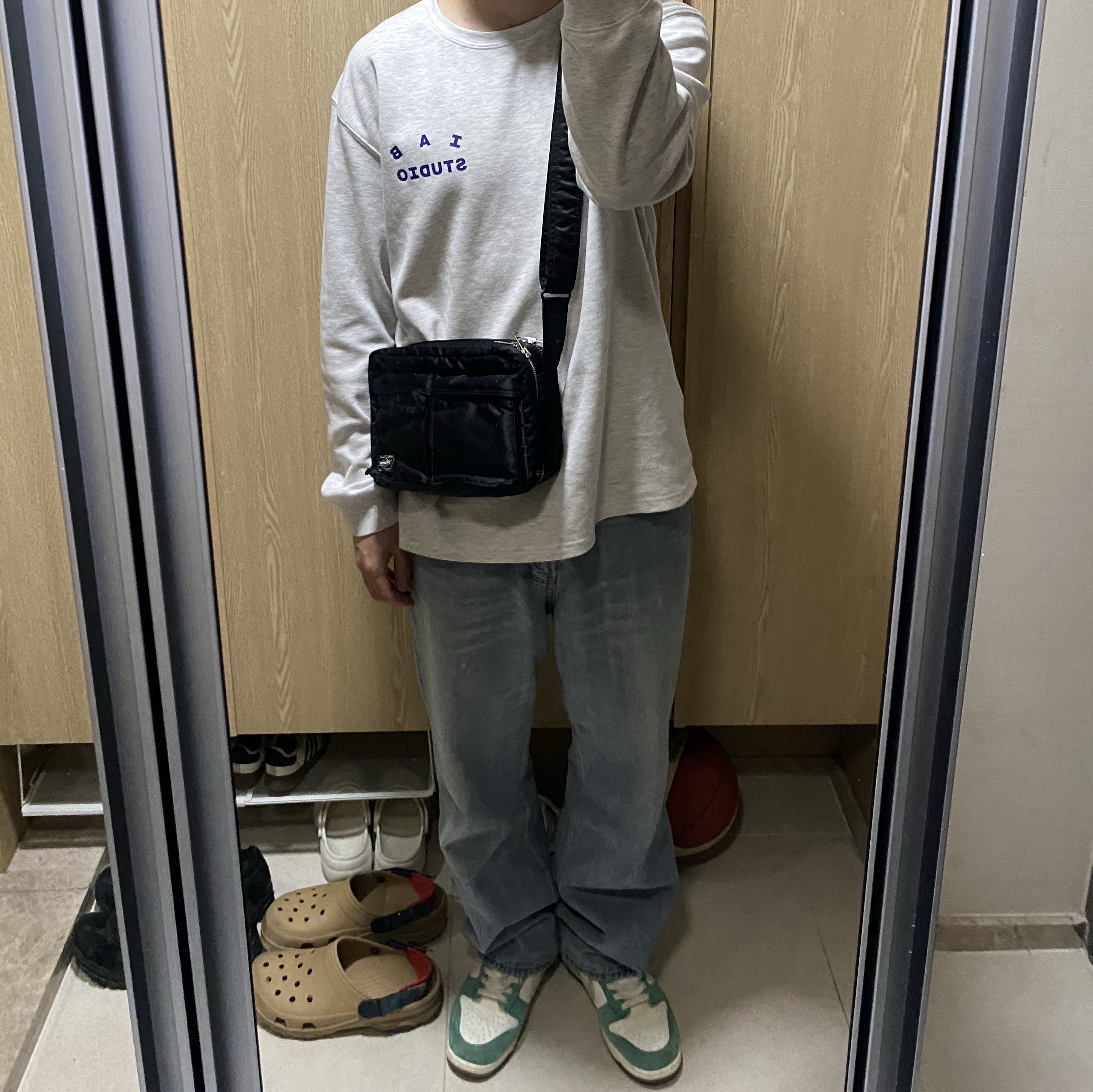 Nike x Kasina Dunk Low Road Sign - Kasina Exclusive, IAB Studio Long Sleeve Light Gray 착용 스타일