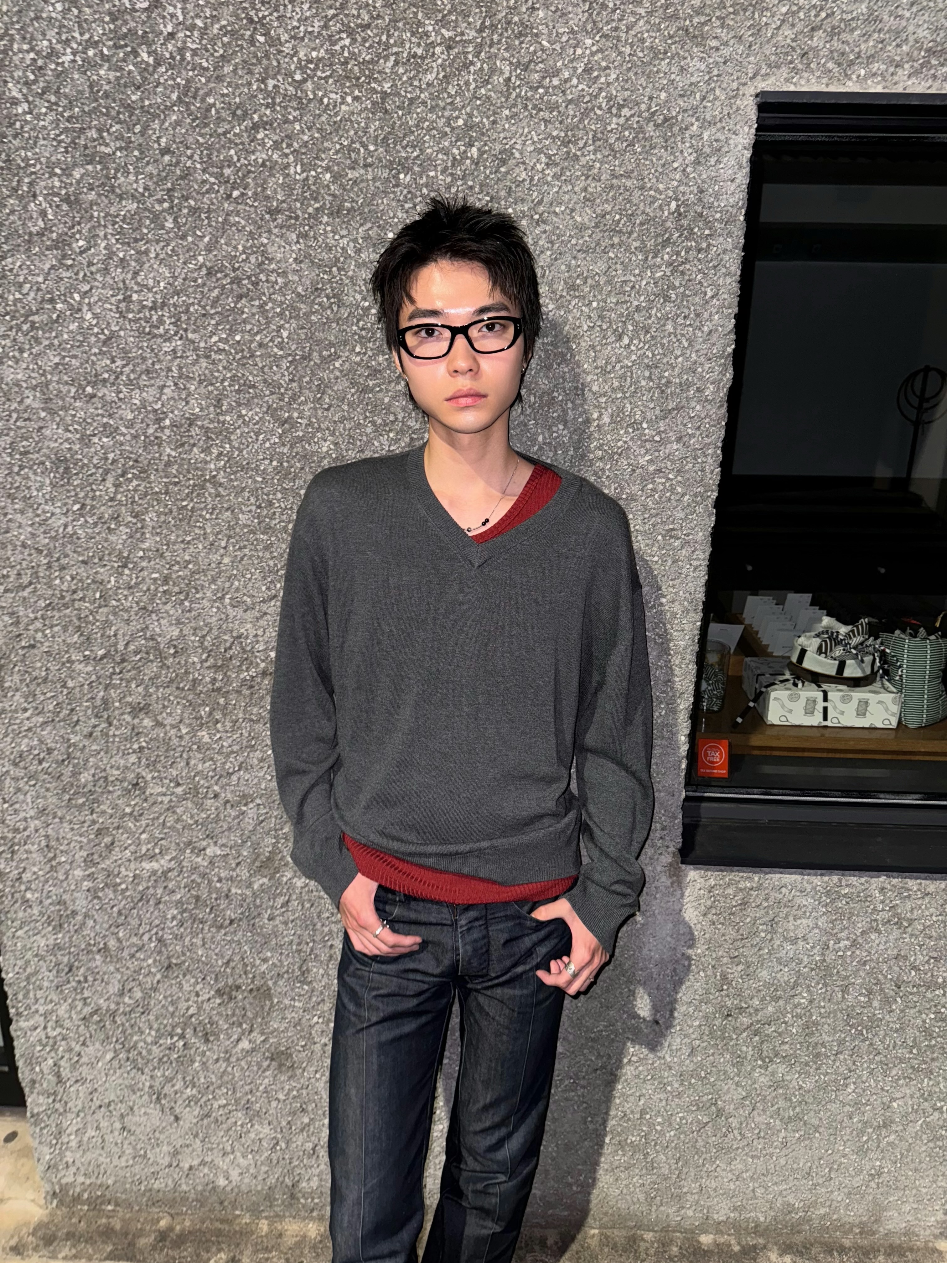 Noun Crop V Neck Knit Charcoal 착용 스타일 - 1